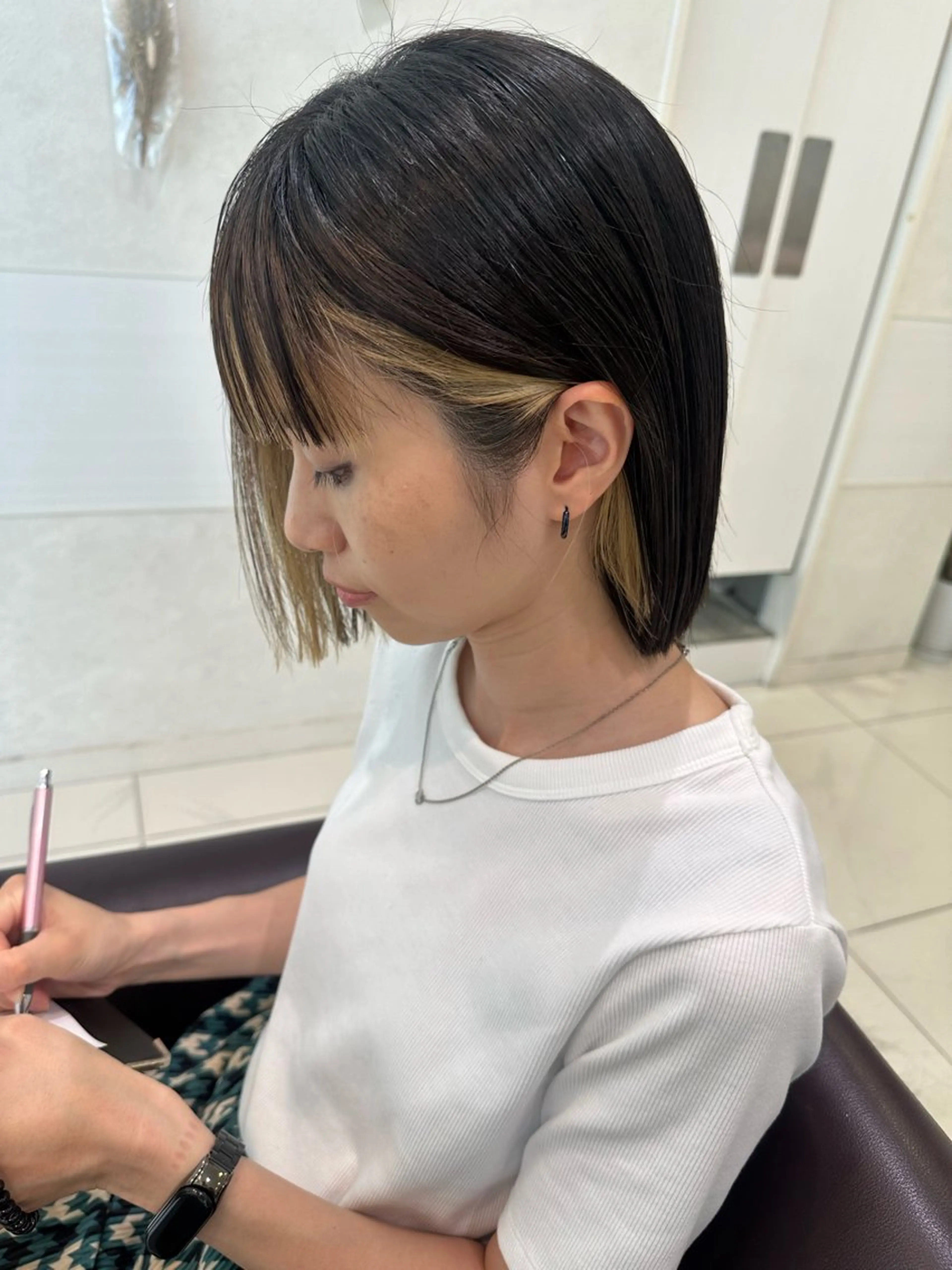 ミディアム カラー イヤリングカラー KEEN.渋沢/ ブリーチ/みなのヘアスタイル