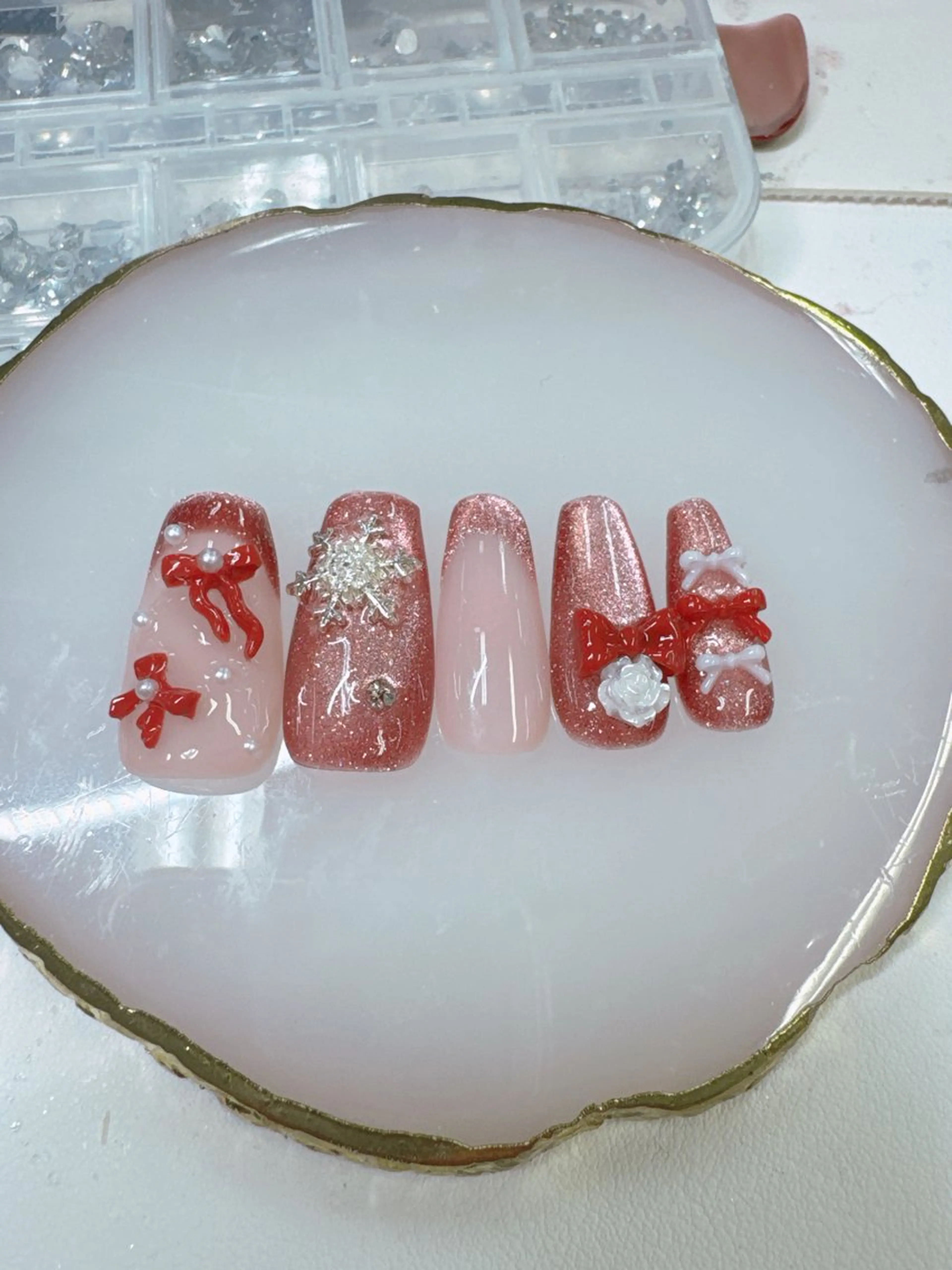 ネイル ジェルネイル キラキラネイル ロングネイル マグネットネイル ワンカラーネイル ハンドネイル Queeens nailのネイルデザイン