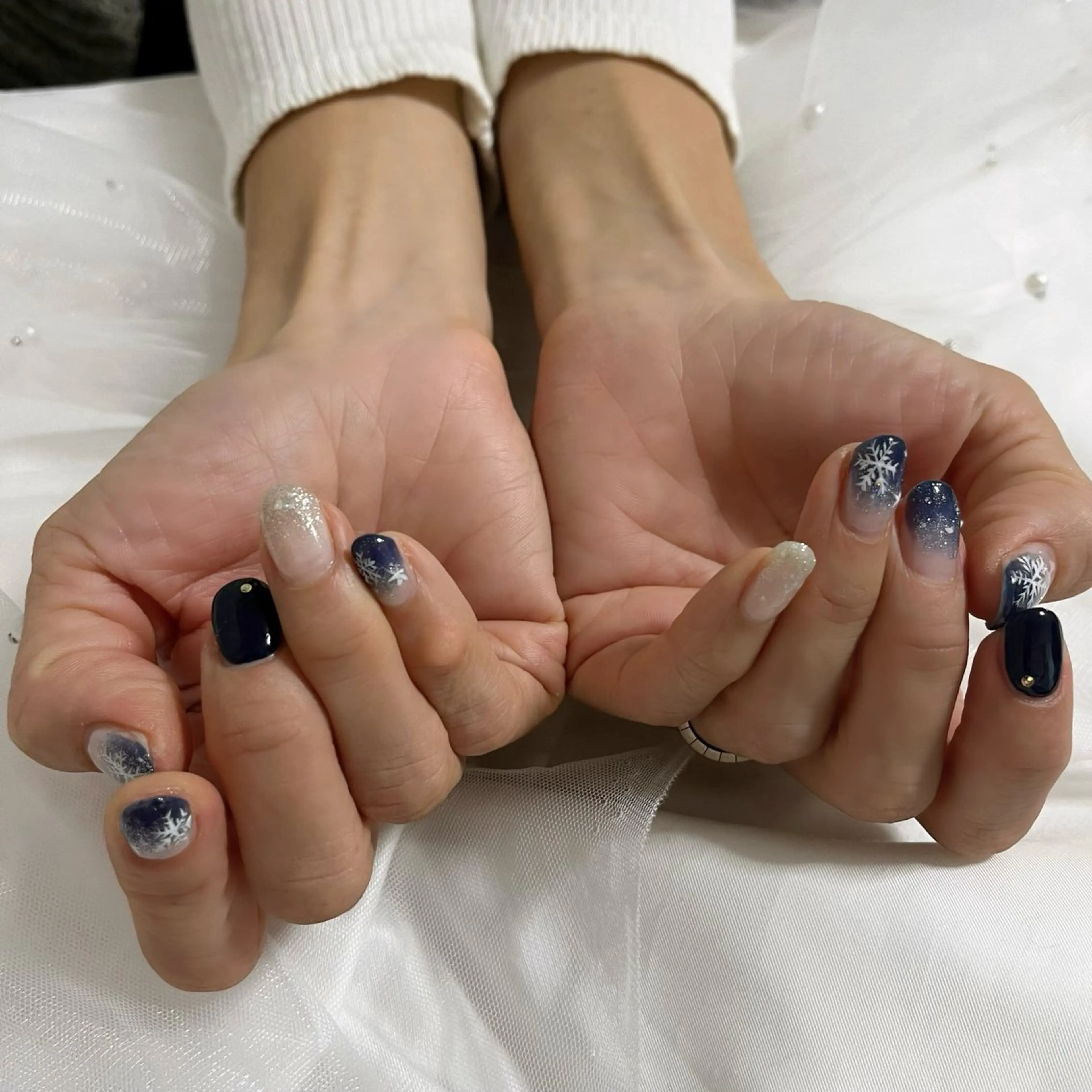 ネイル グラデーション キラキラネイル ラメ(グリッター) ラメグラデーション ネイビー ハンドネイル tytto nail ❤︎‪‪eri‪‪のネイルデザイン