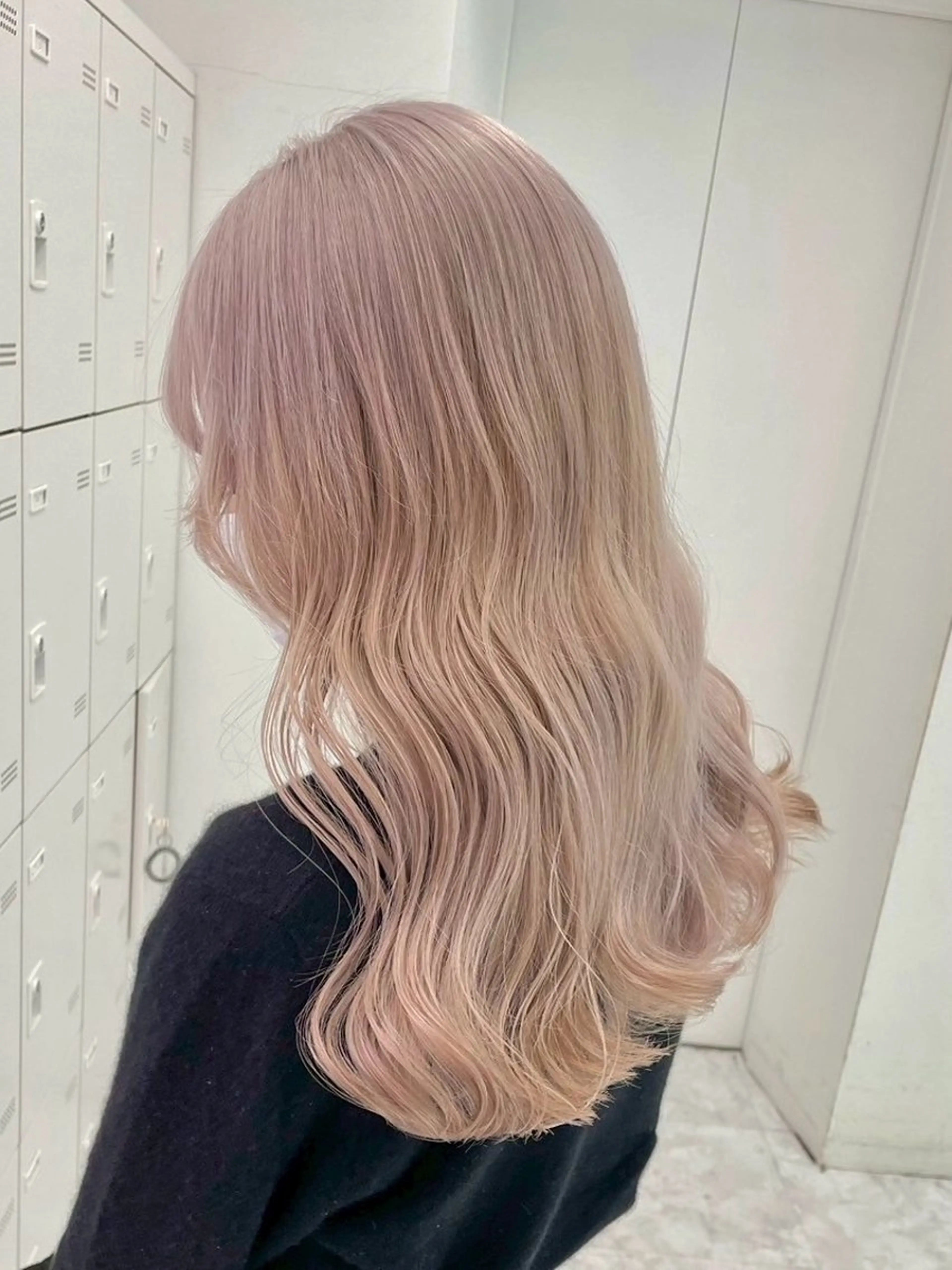 ロング カラー ヘアカラー 🖤ハイトーン× レイヤー🖤SARAのヘアスタイル