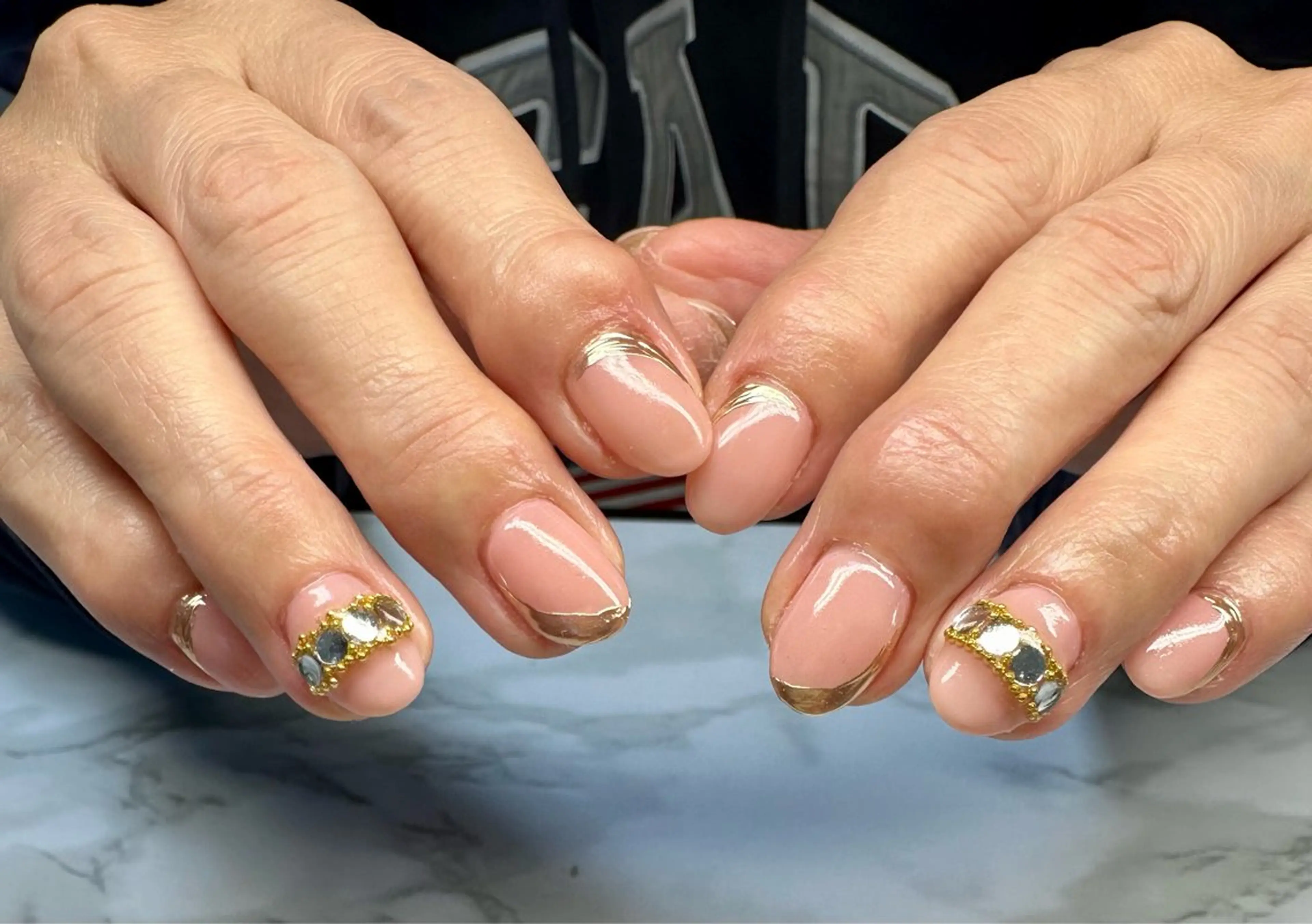 ネイル オーロラネイル ミラーネイル ニュアンスネイル ワンカラーネイル 冬ネイル M.N_ nailのネイルデザイン