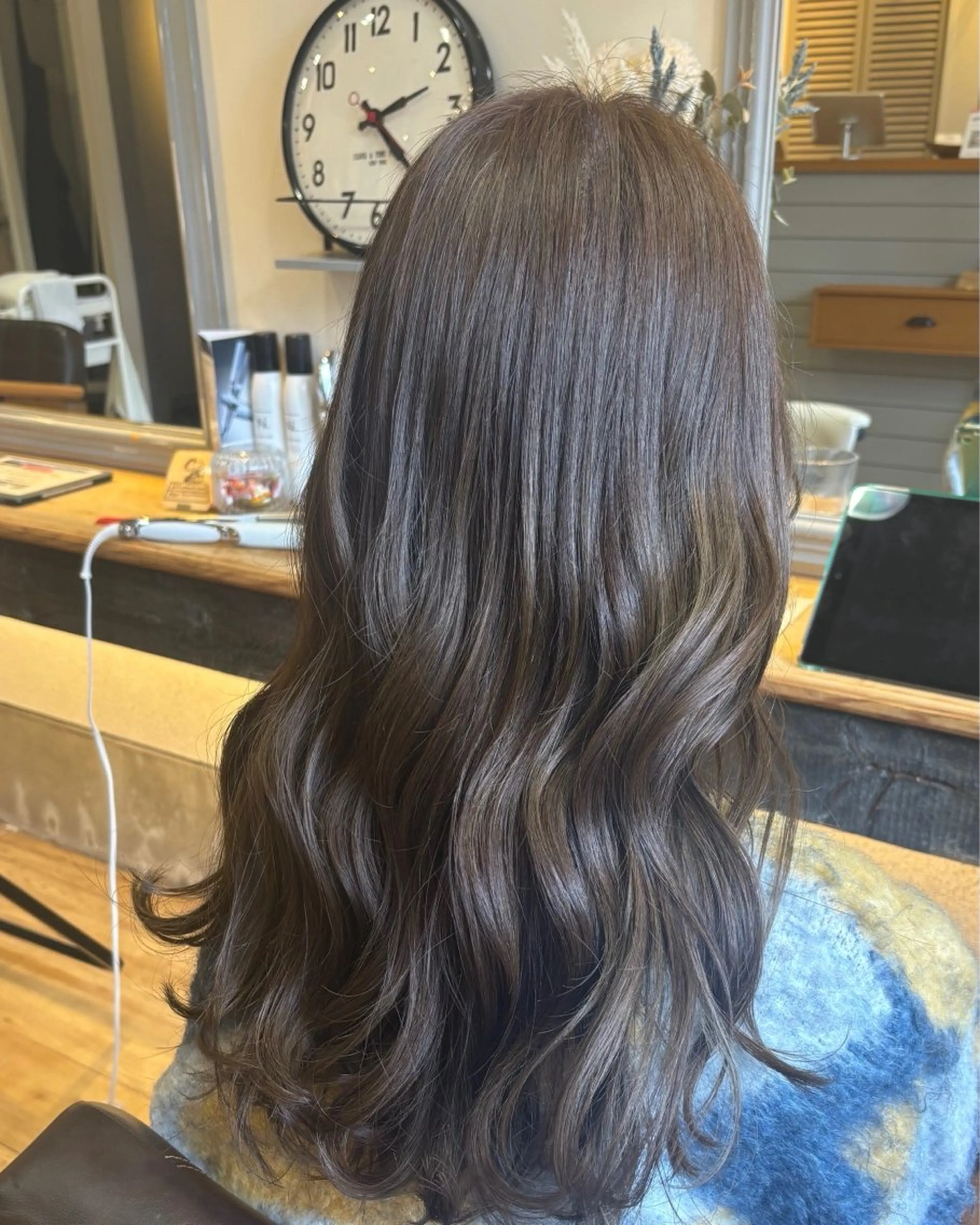 ロング カラー ベージュカラー ブリーチ 透明感カラー イルミナカラー ブリーチなしカラー makoto⌇レイヤ ー⌇艶カラー🍒‎のヘアスタイル