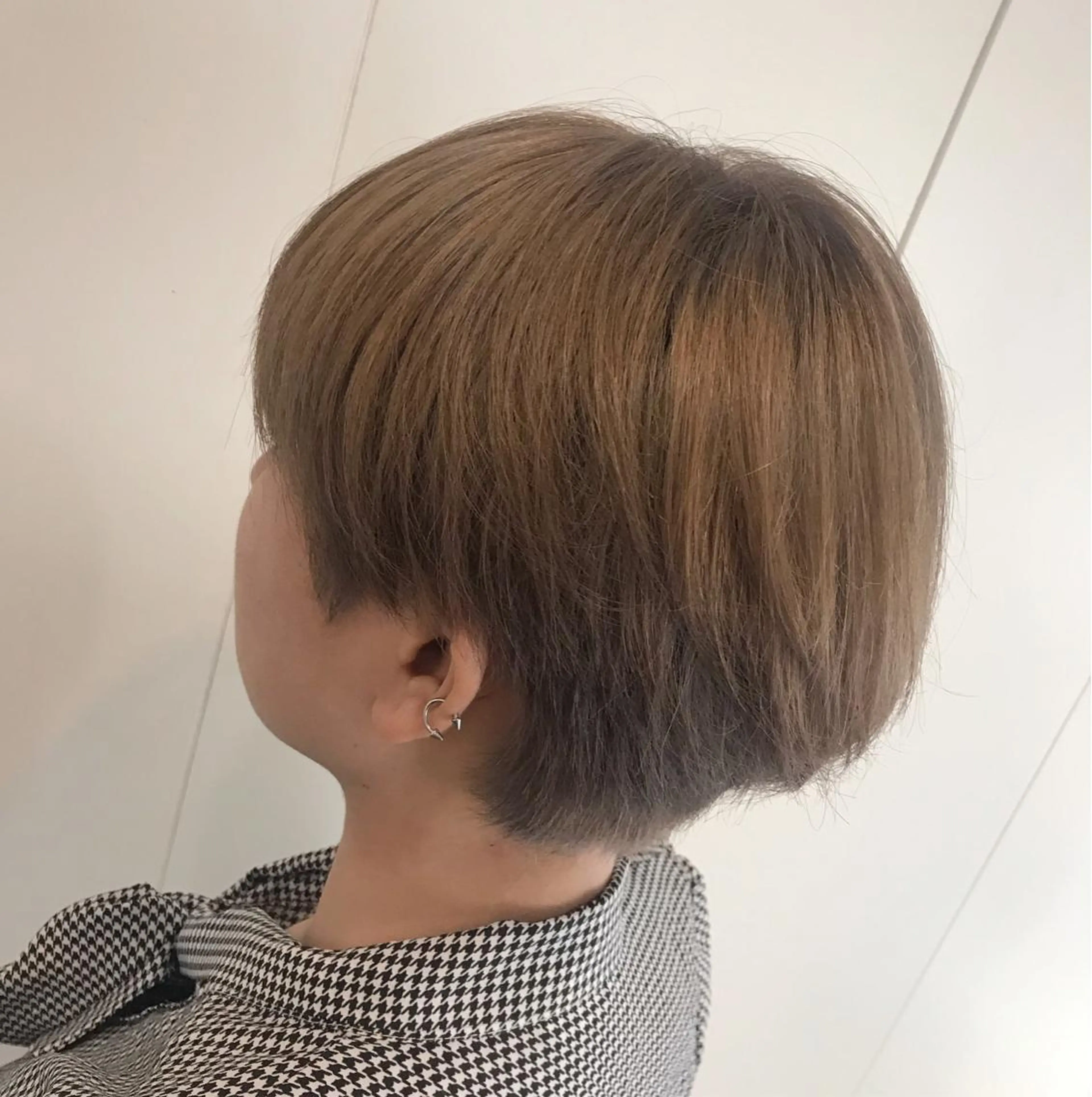 ショート カラー ハイトーンカラー ショートヘア NAO🌿似合わせ トレンドhairのヘアスタイル