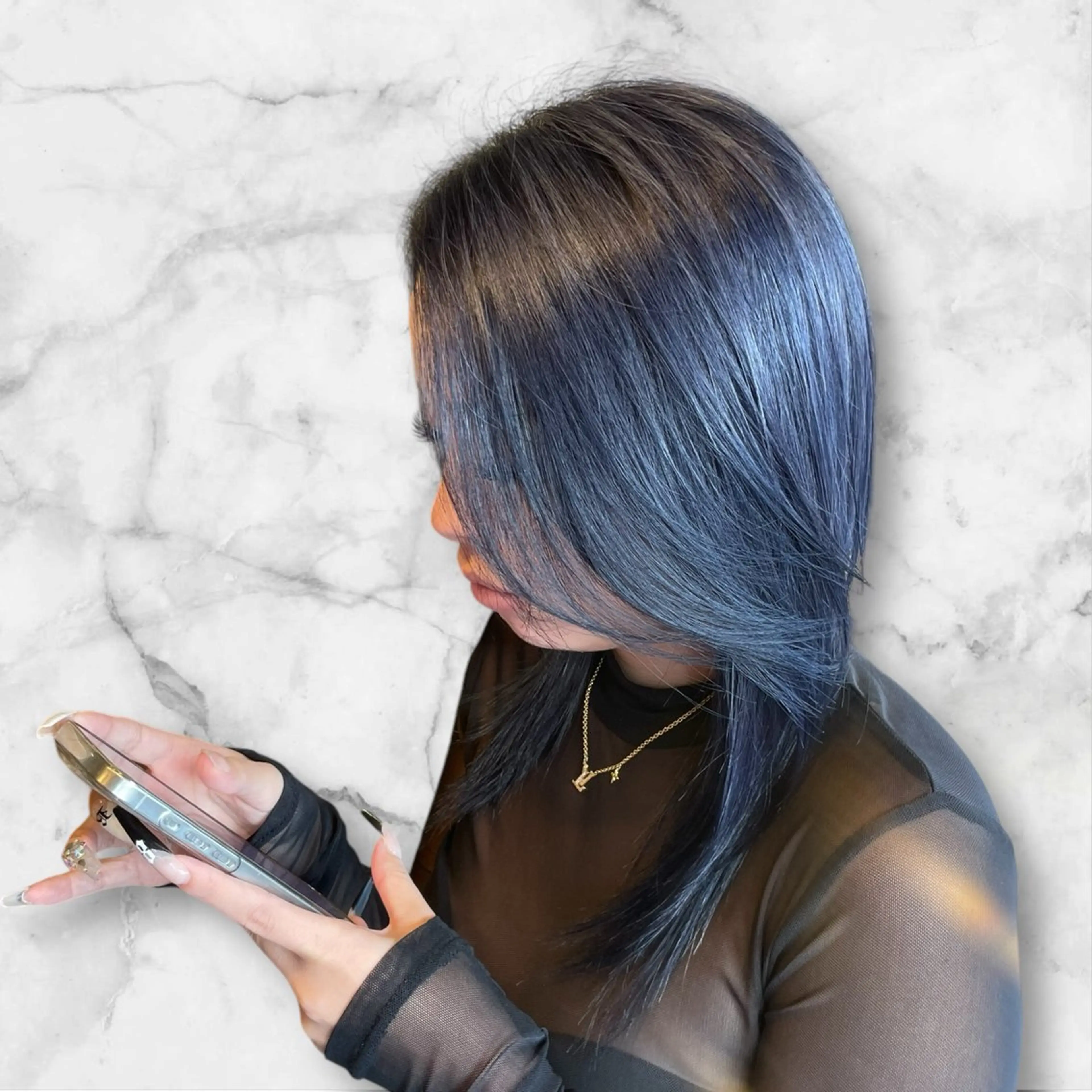 セミロング カラー 黒髪 ブリーチ ブルーカラー ブルーブラック ヘアカラー プルシールエクステ/ ハイトーン/ブリーチのヘアスタイル