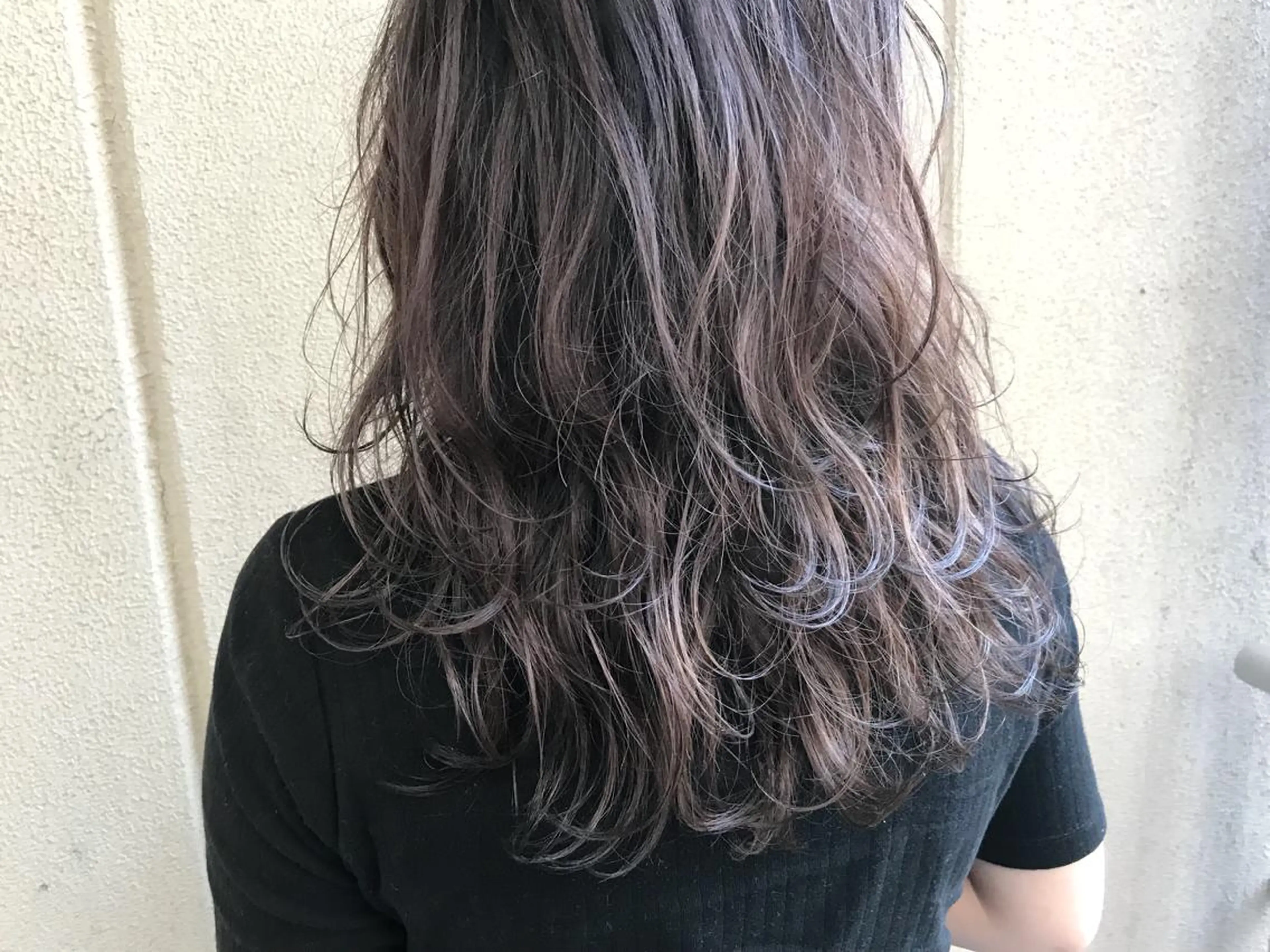 セミロング パープルカラー ハイライト レイヤーカット カラーリスト菅野 竜矢🌈のヘアスタイル