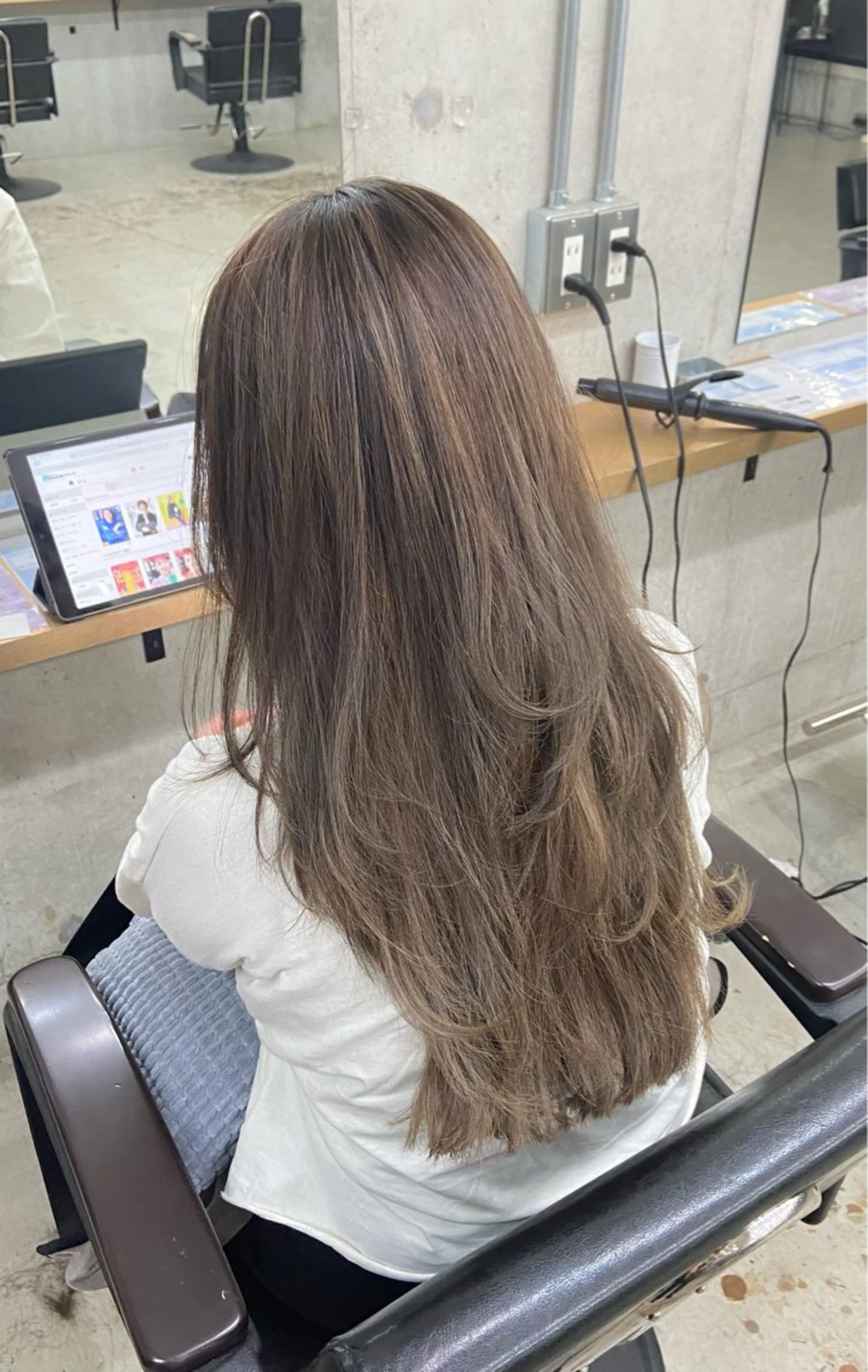 ロング カラー ヘアカラー 安住 日花のヘアスタイル
