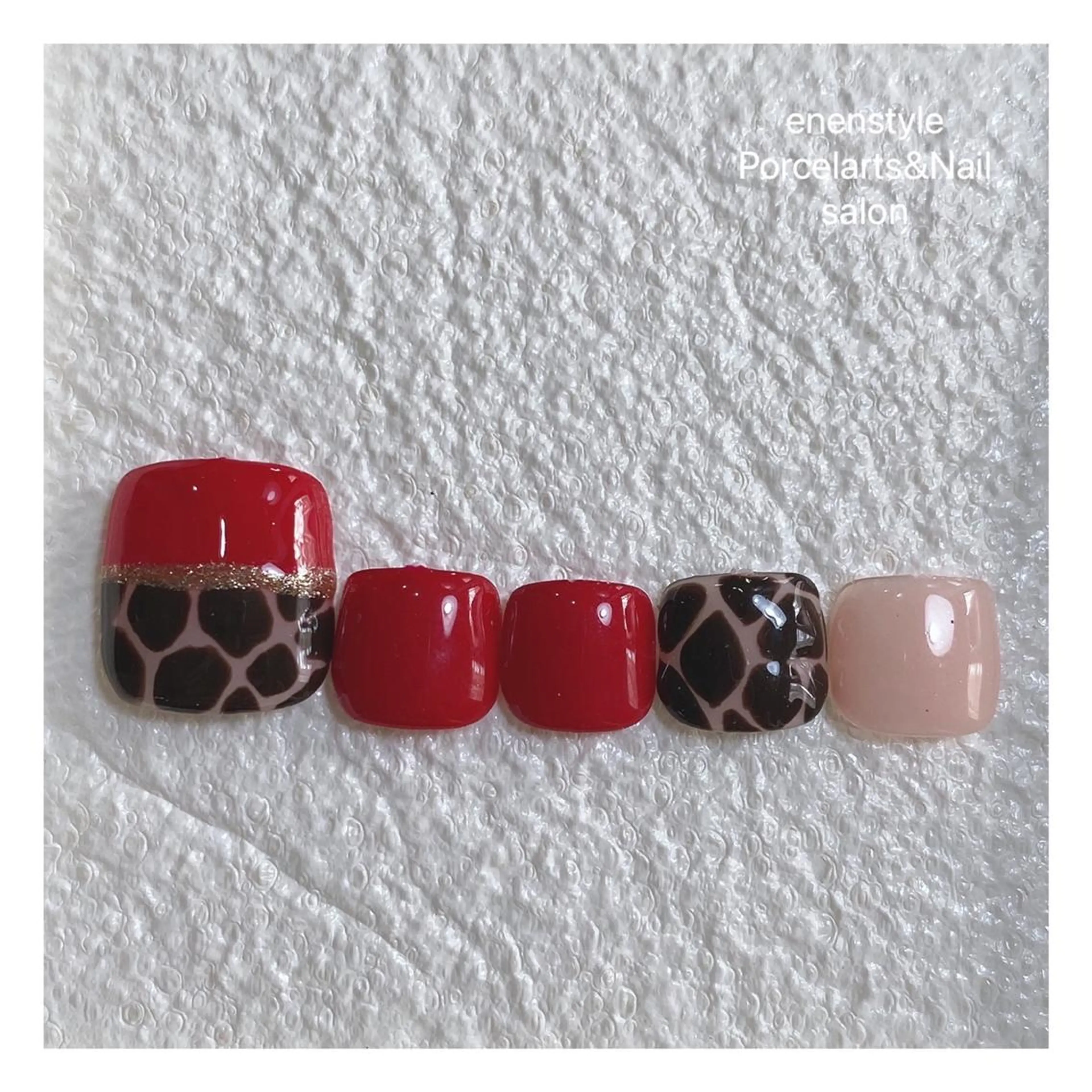 ミディアム ネイル ハンドネイル フットネイル 👑enen style👑のネイルデザイン