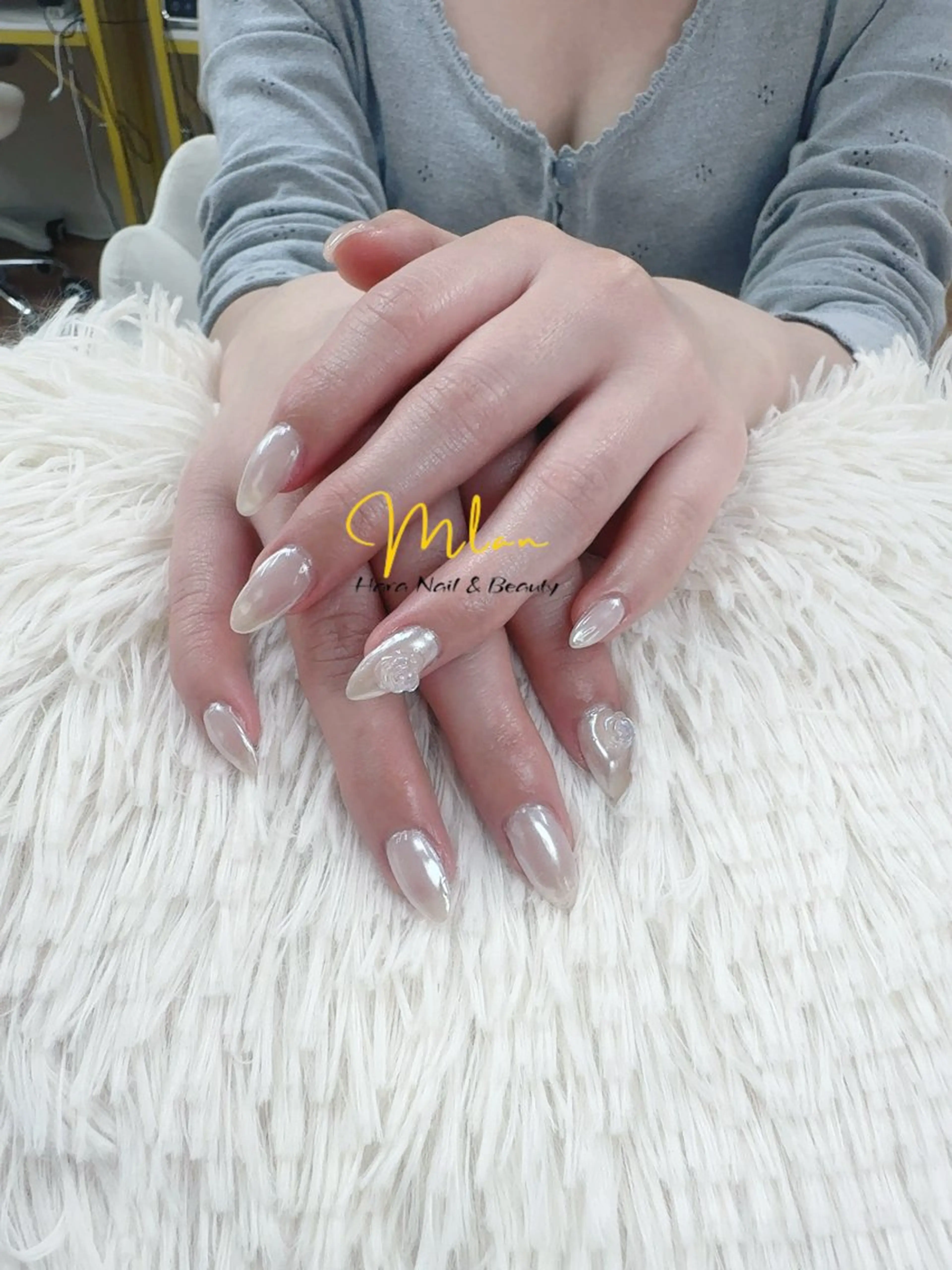 ネイル フレンチネイル グラデーション キラキラネイル 韓国ネイル ラメ(グリッター) ハンドネイル Mlan Nailのネイルデザイン