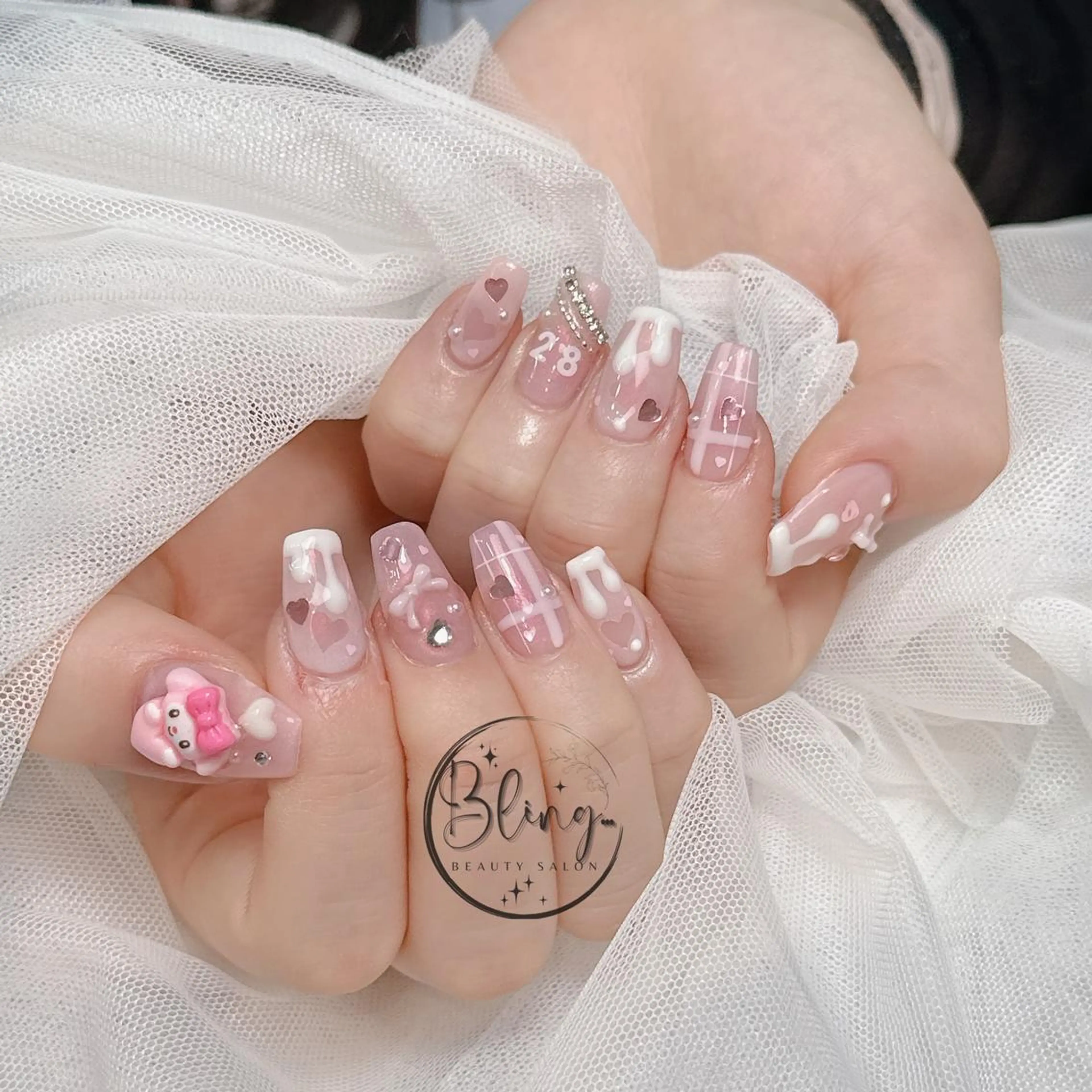 セミロング 韓国風ヘア ハンドネイル Bling Salonのネイルデザイン