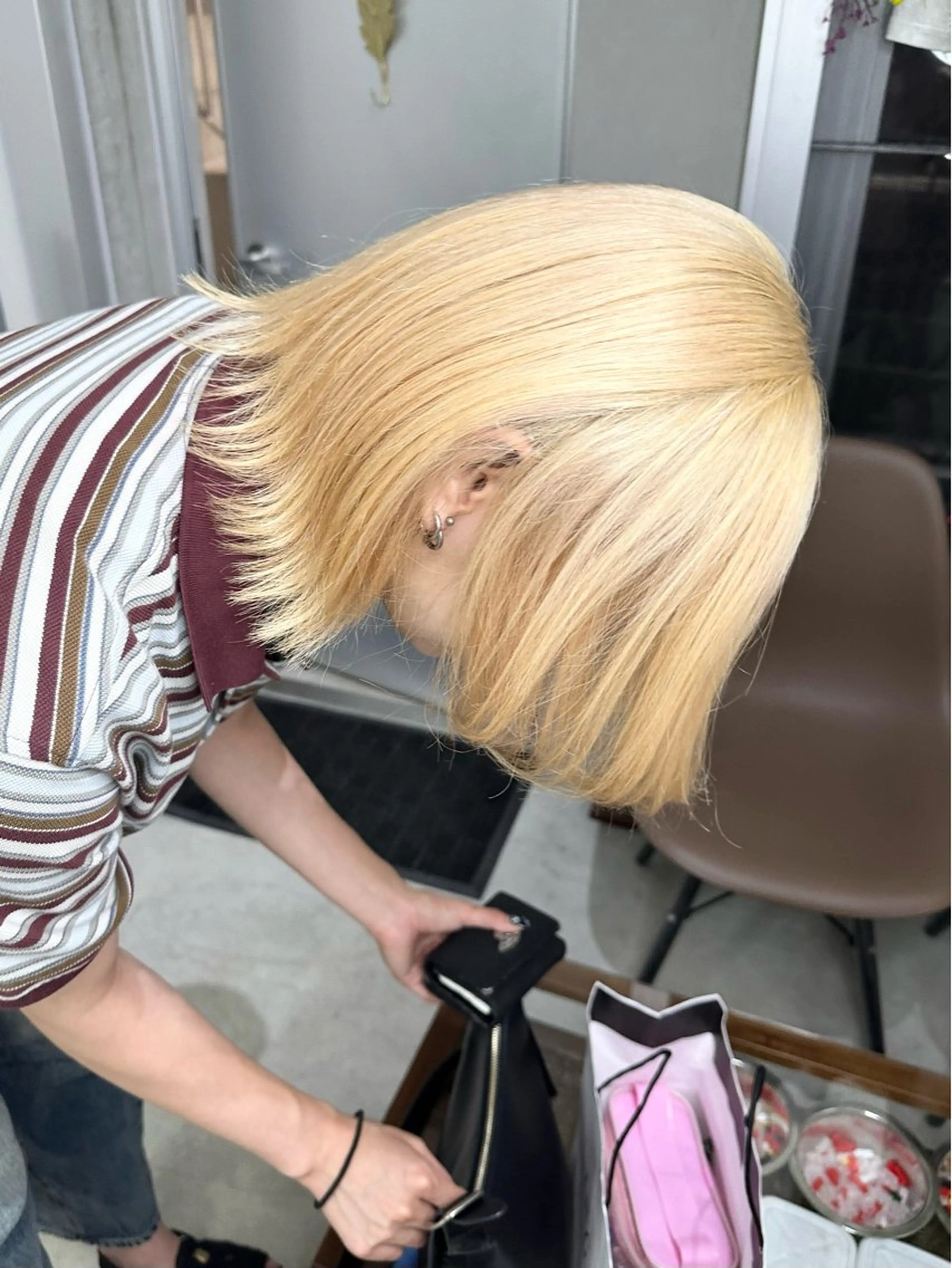 ショート カラー 抜きっぱなしブロンド ブロンド ハイトーンカラー ショートヘア ヘアカラー 名古屋のピンク好き かずくん🦩のヘアスタイル