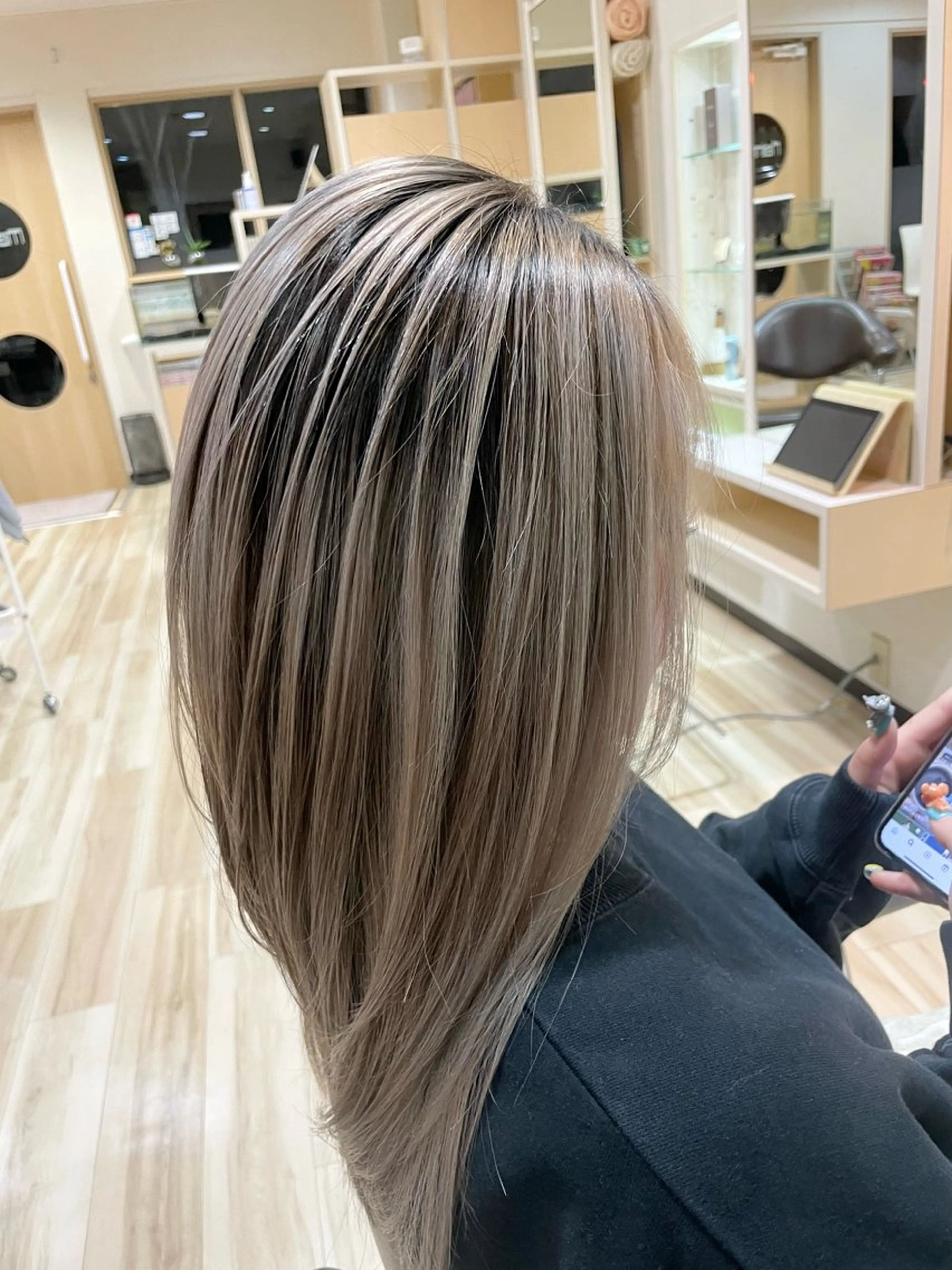 ミディアム カラー バレイヤージュ ブリーチ デザインカラー レイヤーカット 🌈派手髪ハイトーン 🌈鈴木亮太🌈のヘアスタイル