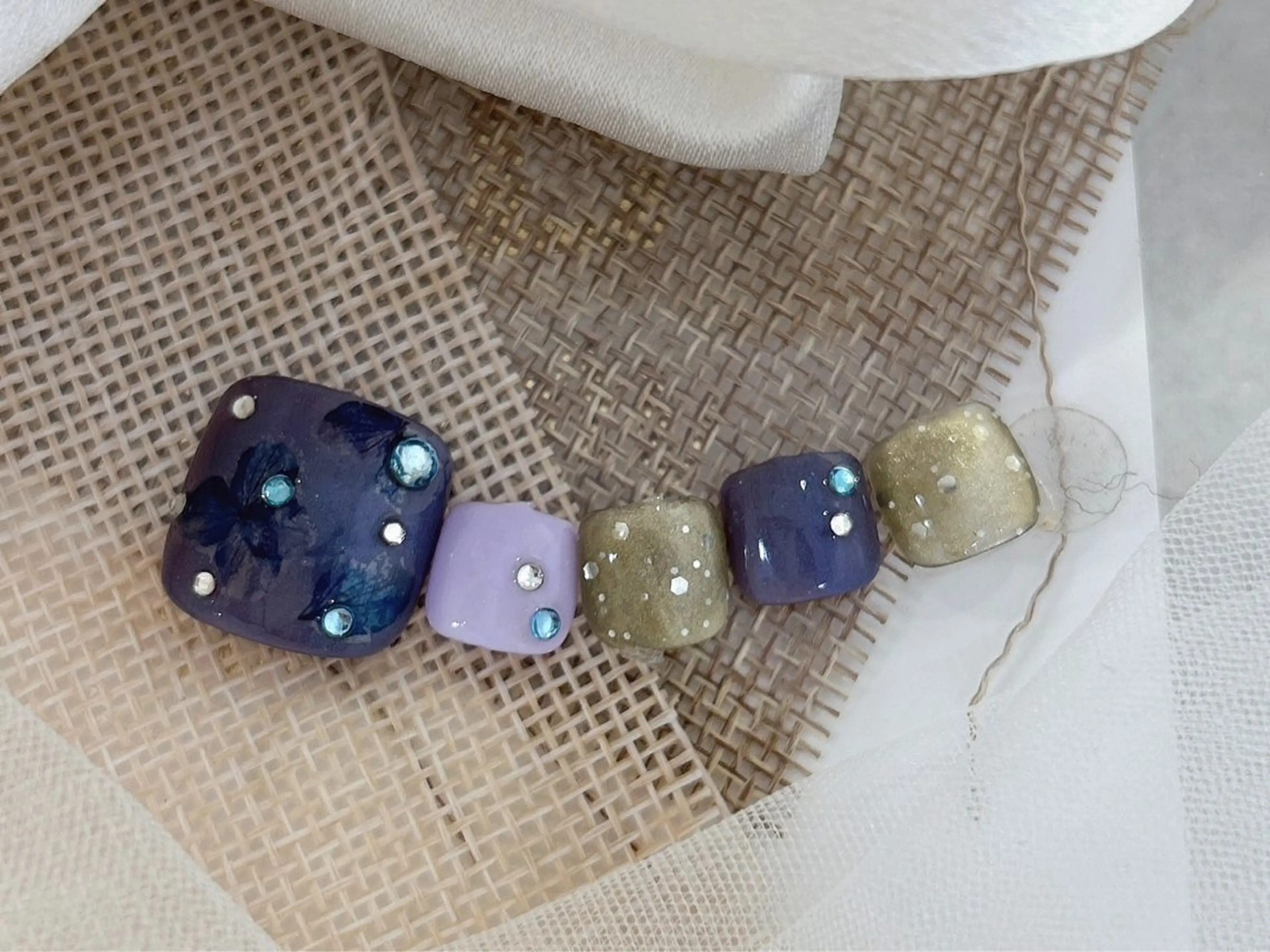 ネイル ハンドネイル フットネイル ネイルサロンクイーン 中野のネイルデザイン