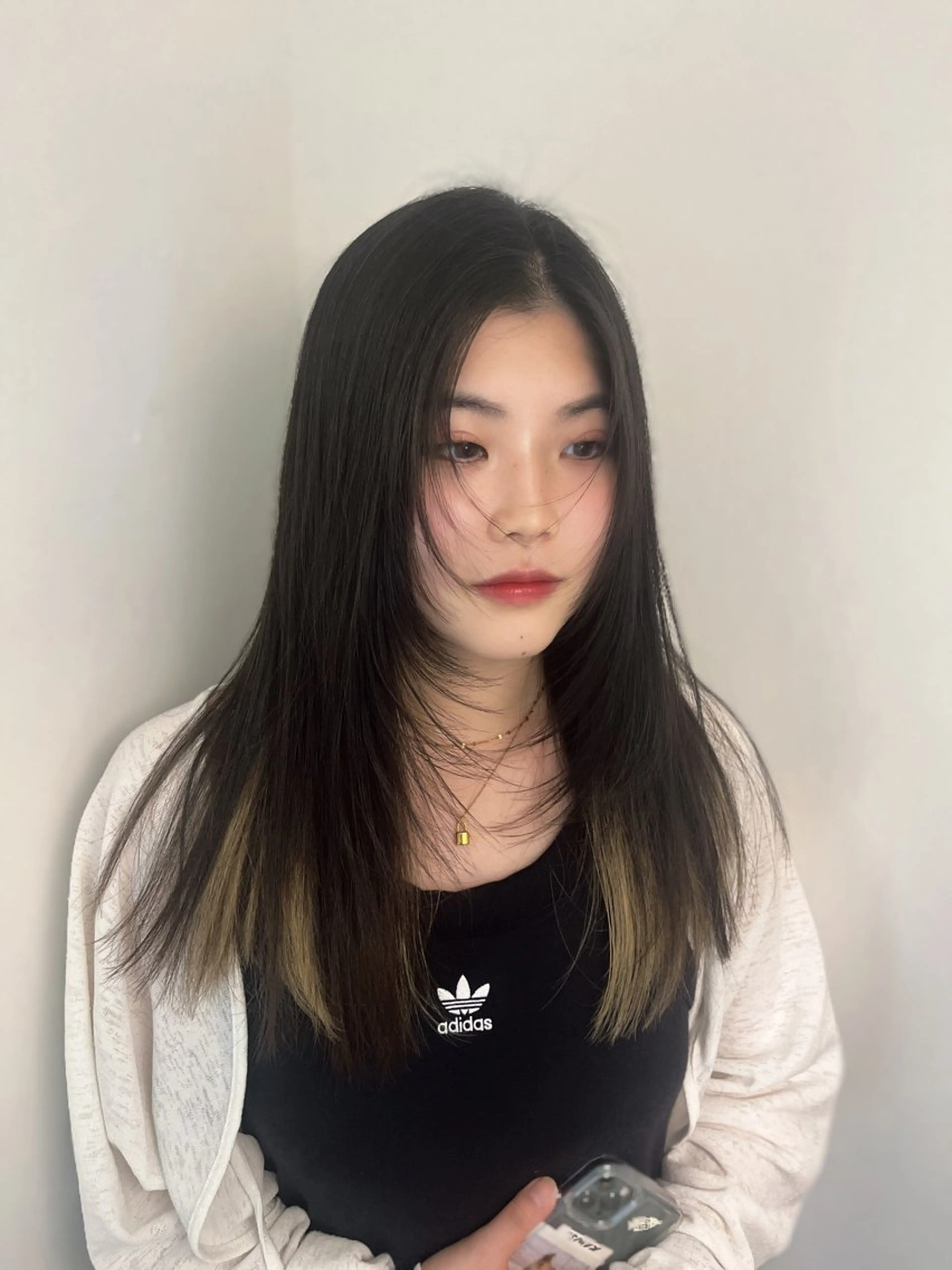 セミロング 顔まわりレイヤー レイヤーカット Airi 韓国y2k ボブパーマのヘアスタイル