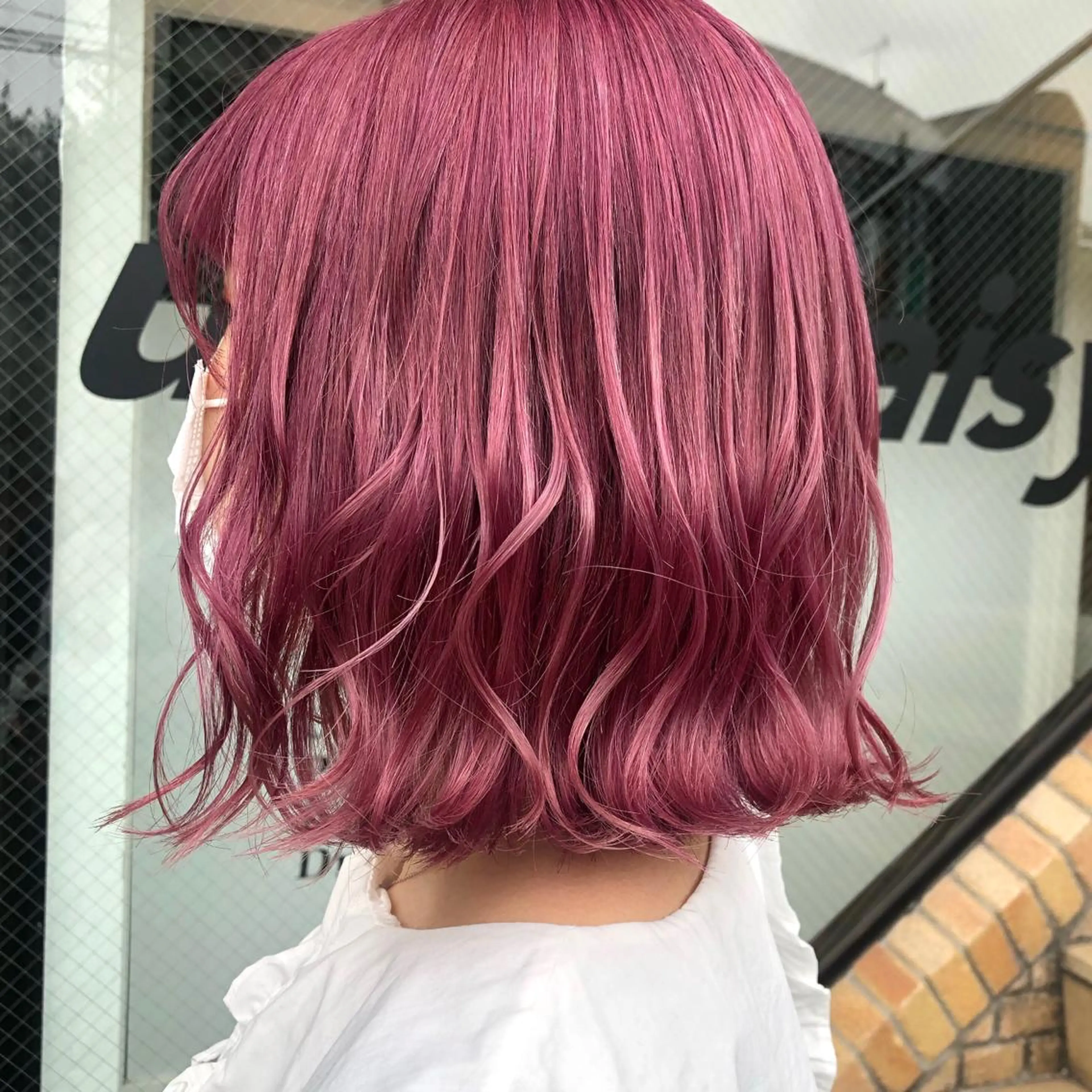 ミディアム カラー パーマ ヘアアレンジ ブリーチ ピンクカラー ヘアカラー トリートメント ヘアセット 八巻 晴香のヘアスタイル