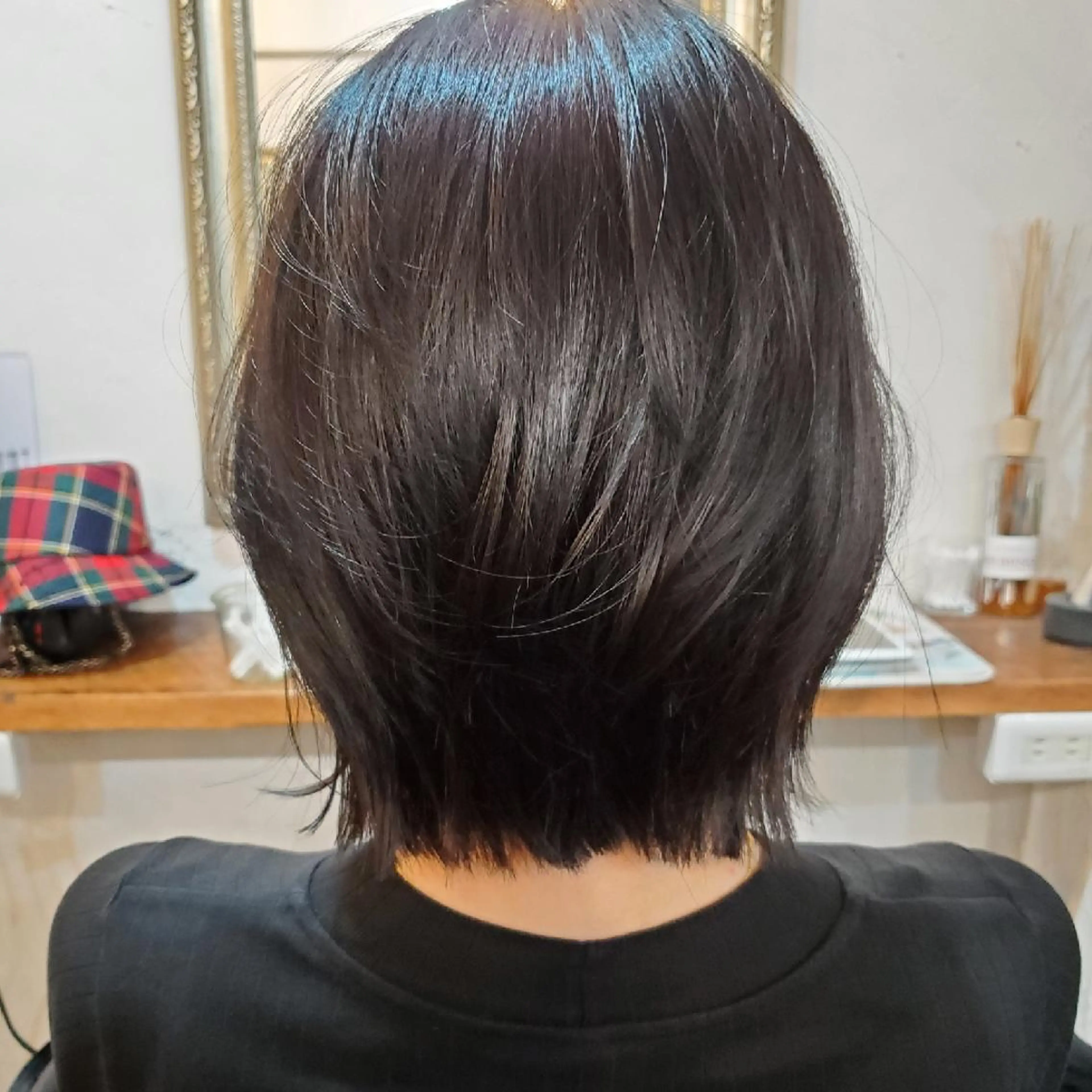 ミディアム カラー 切りっぱなしボブ ショートボブ ミディアムパーマ バレイヤージュ ベージュカラー カット ヘアカラー トリートメント 韓国ヘア レイヤー くびれヘアMATSUのヘアスタイル