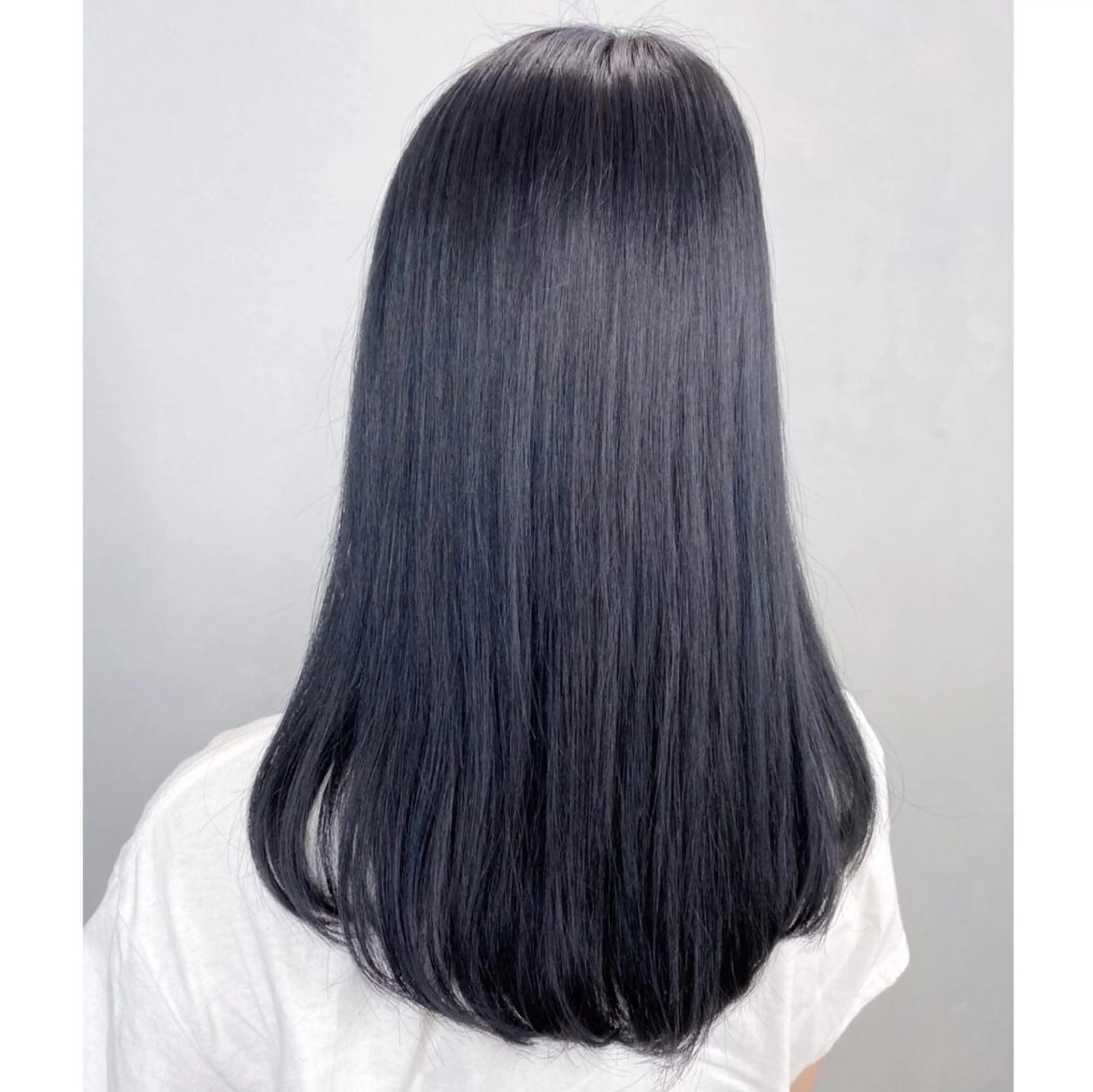 ミディアム パーマ カラー 黒髪 ネイビーカラー カット 縮毛矯正 トリートメント ITbyALBUM 下北沢店のヘアスタイル