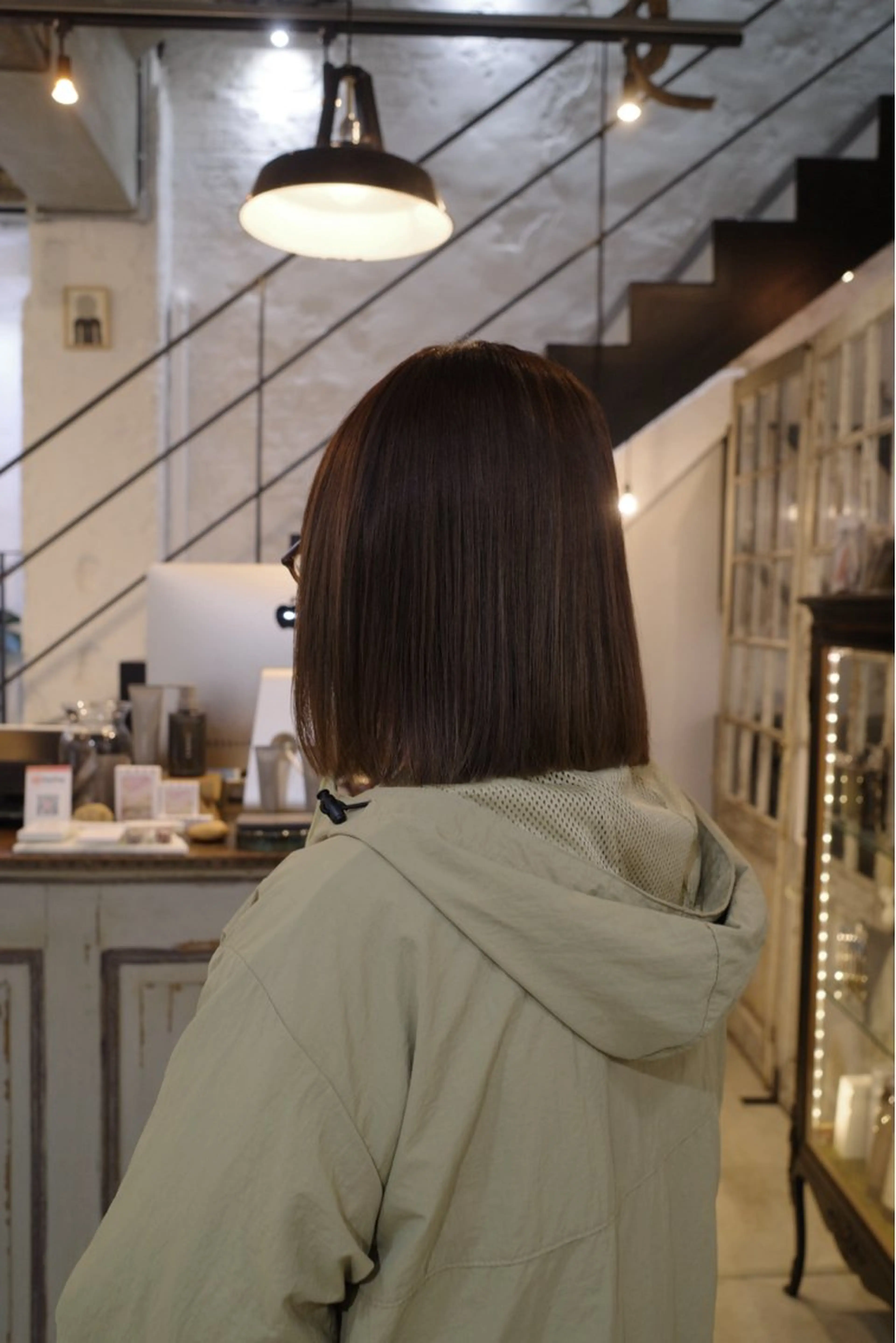 ミディアム カット ヘアカラー 大洞 ことのヘアスタイル