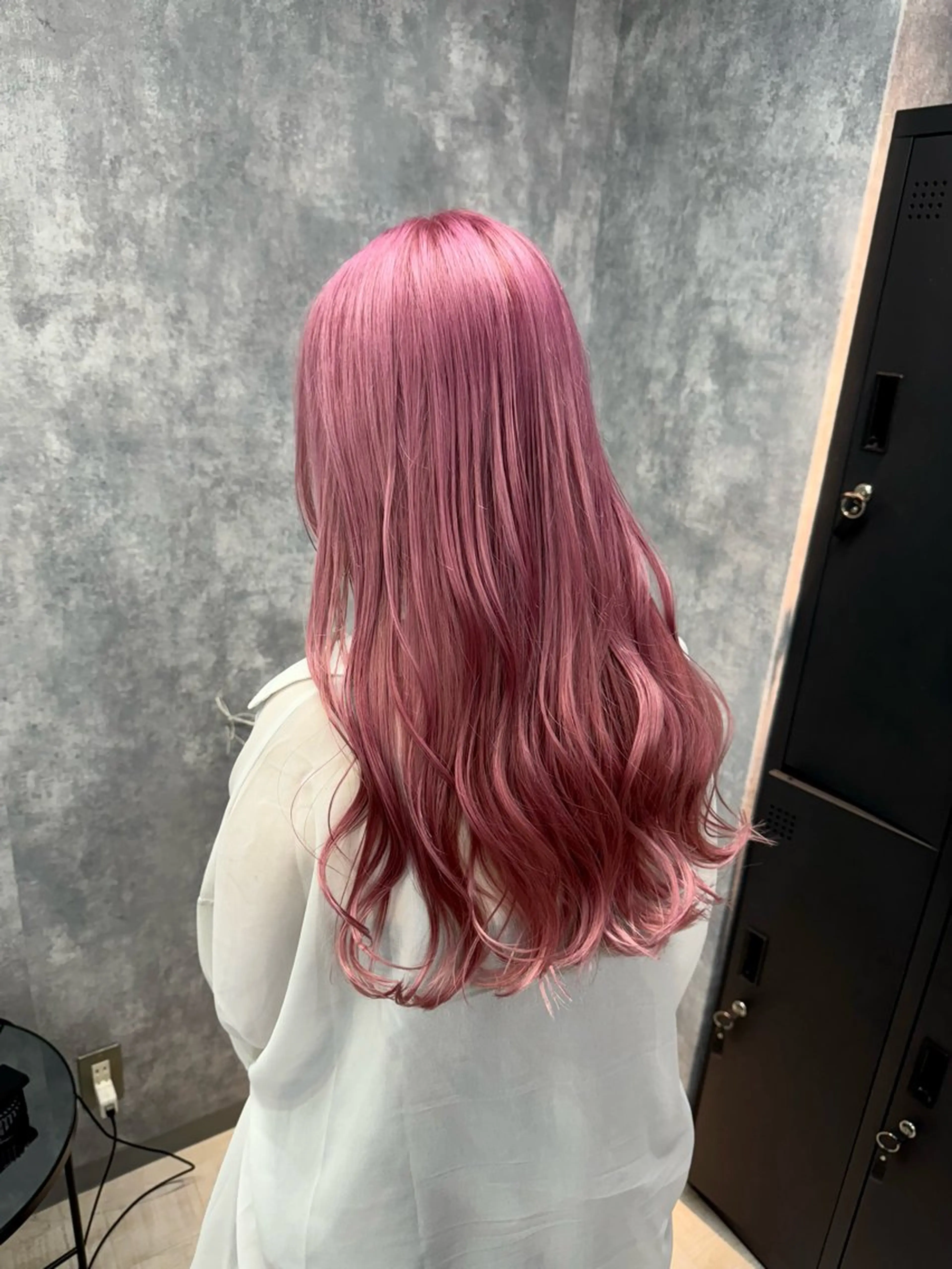 ロング カラー 切りっぱなしボブ ブリーチ ケアブリーチ イヤリングカラー ハイトーンカラー 【.ico】心斎橋/ ウルフ/飛田ゆうきのヘアスタイル