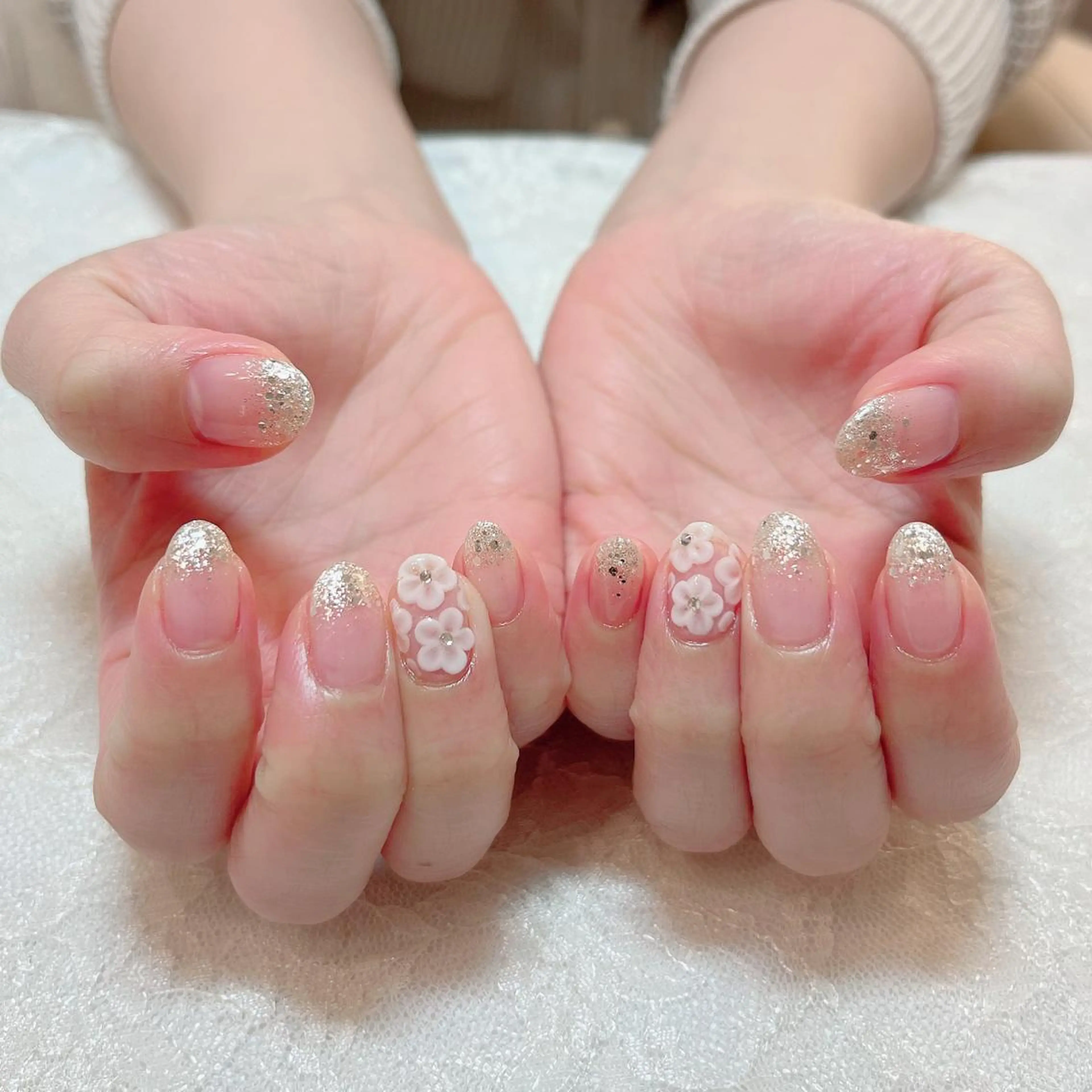 ネイル クリアネイル フラワーネイル グラデーション ラメ(グリッター) ブライダルネイル ハンドケア aoinail所属・aoi nailのネイルデザイン