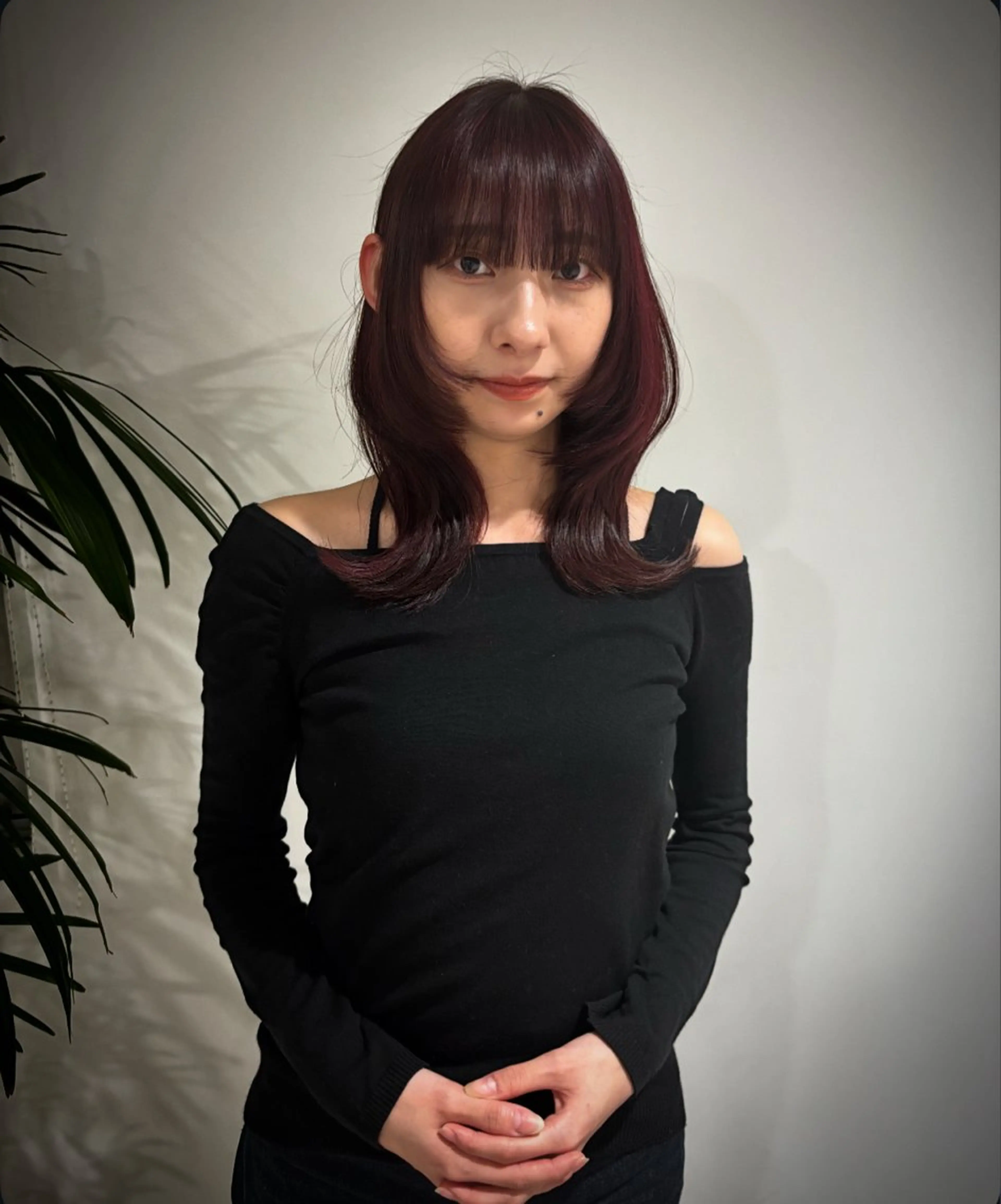 ミディアム 顔周りカット ウルフカット イシザワ ユミのヘアスタイル