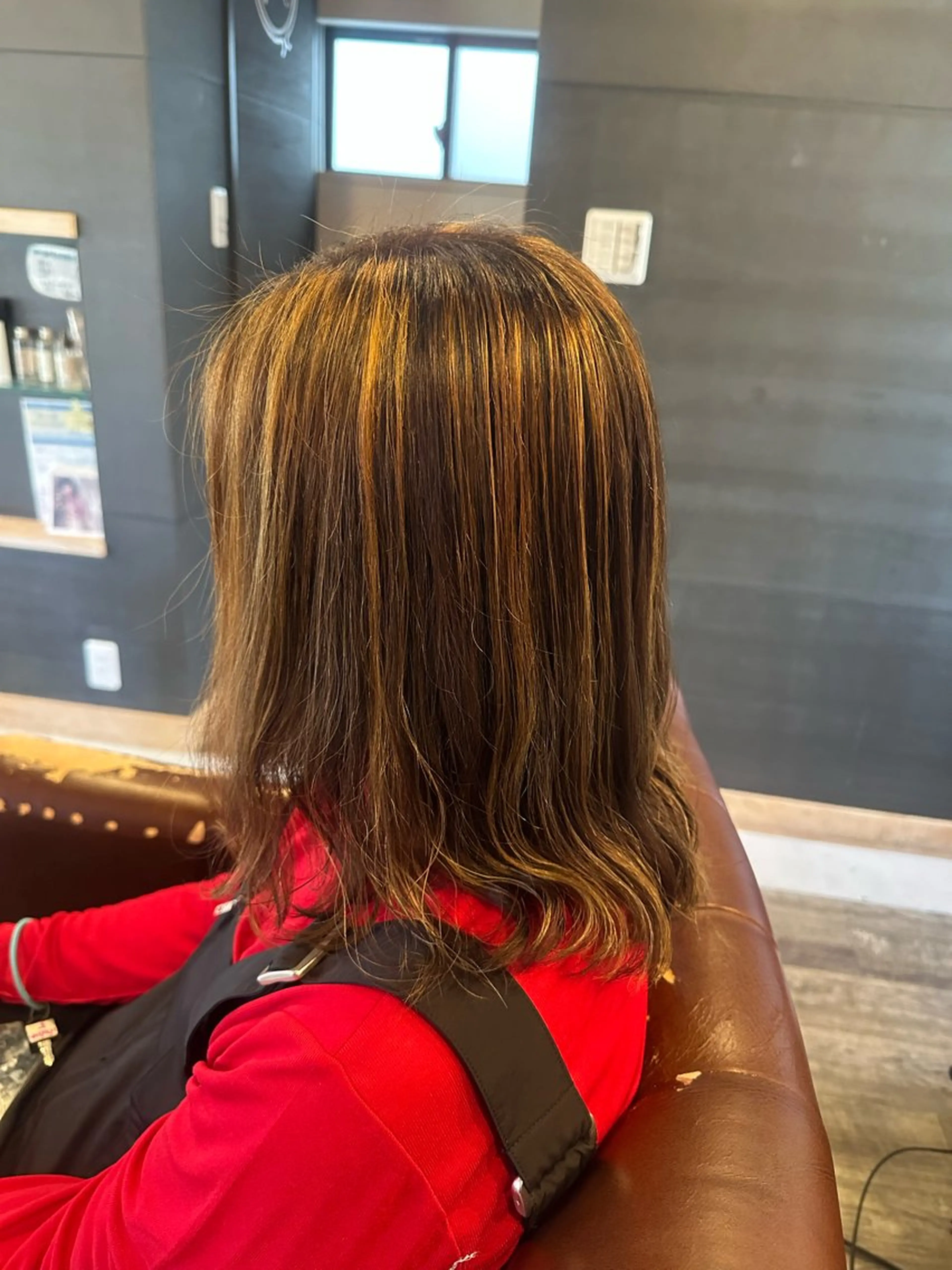 ミディアム カラー 抜きっぱなしブロンド ハイライトカラー ハイライト ヘアカラー 安達 望のヘアスタイル