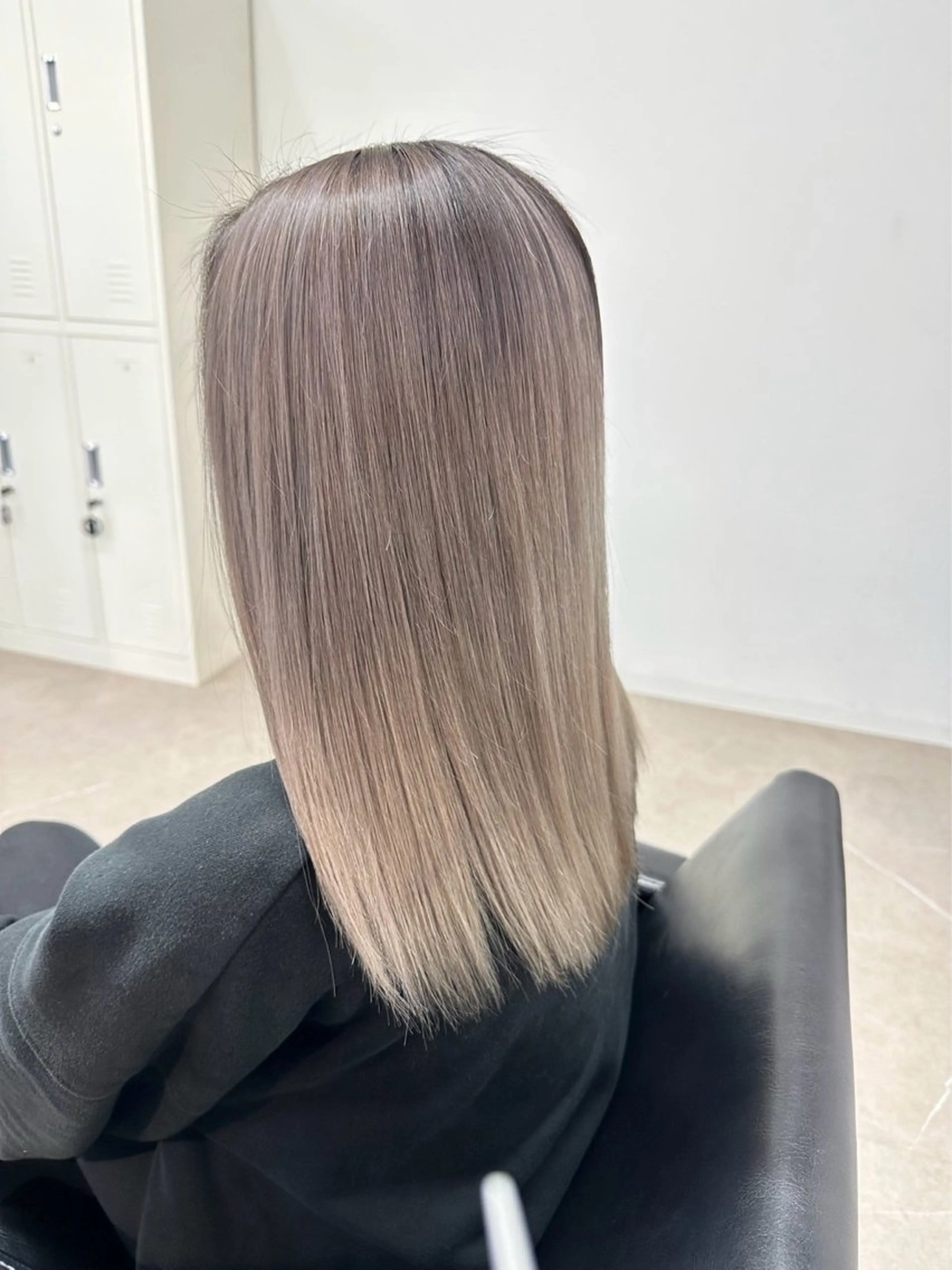 カラー ベージュカラー ミルクティーベージュ ホワイトミルクティーベージュ 辻優太/韓国ヘア/メ ンズ/ダウンパーマのヘアスタイル