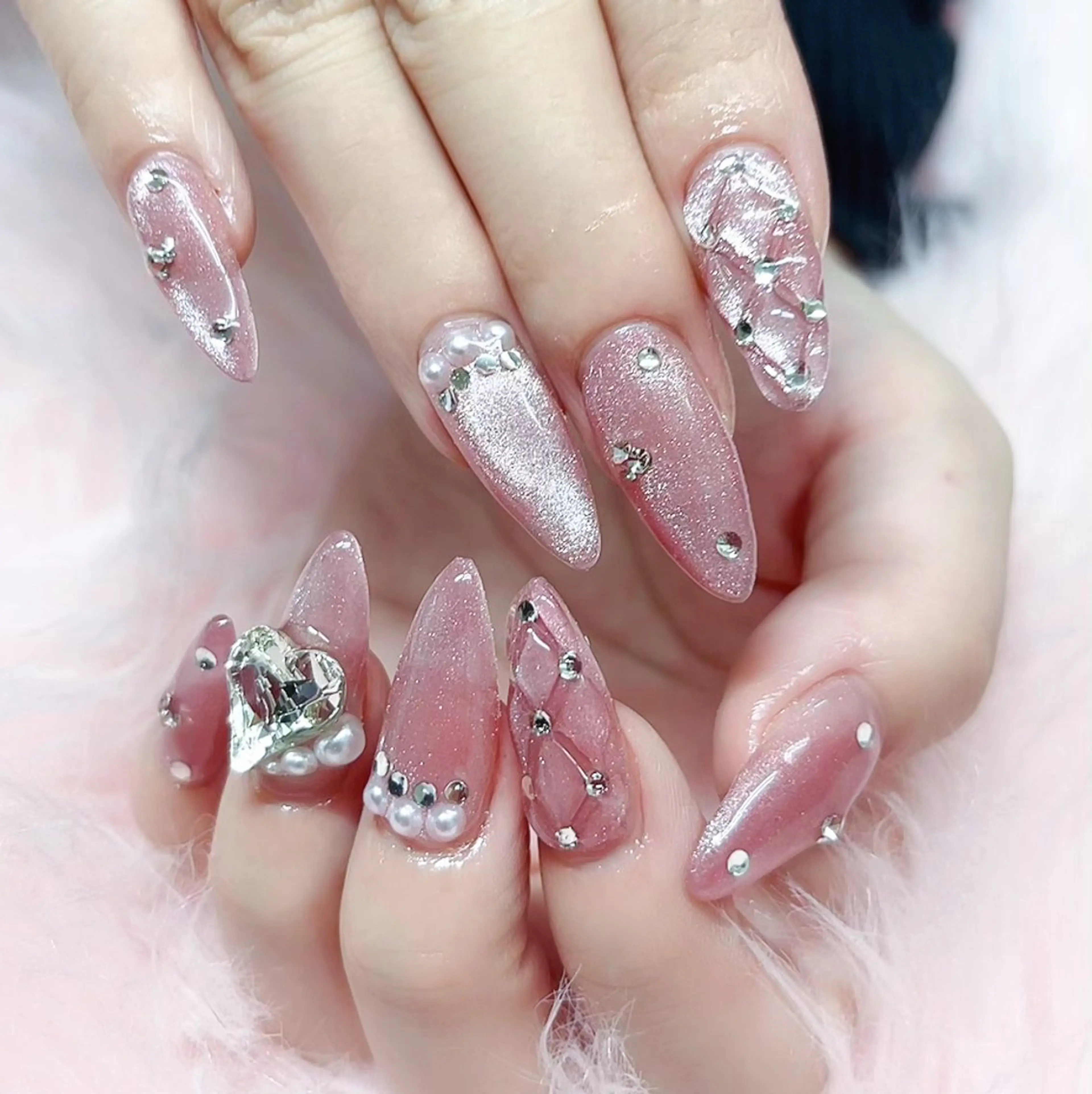 ネイル フットネイル フレンチネイル ゴージャス ハート ミラーネイル MoonNail ユリ🌸のネイルデザイン