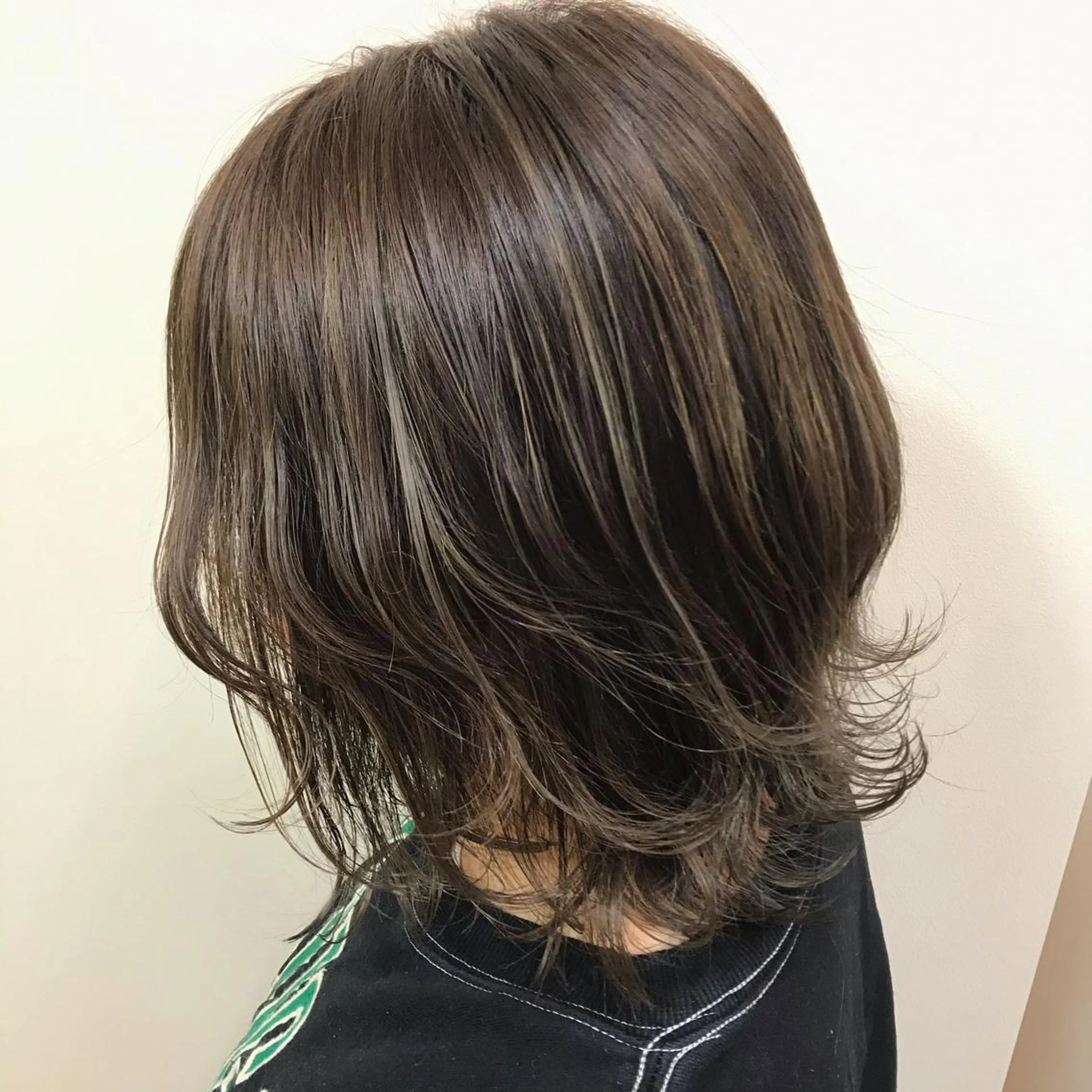 ミディアム カラー ヨシダ トオルのヘアスタイル