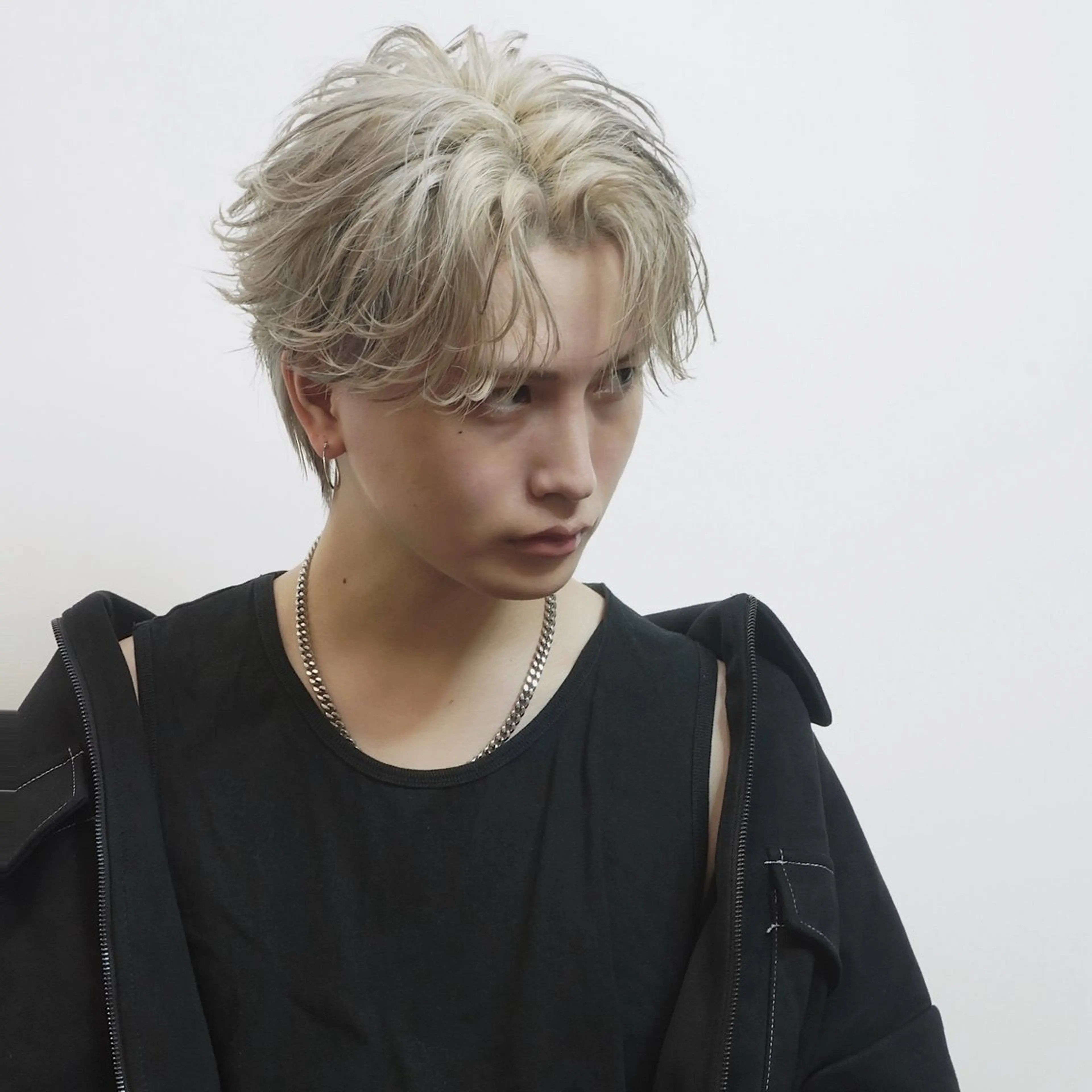 ショート ハイライト 韓国風ヘア レイヤーカット ショートヘア 縮毛矯正 🫧 下島友弥 【メンズ特化美容師】のヘアスタイル