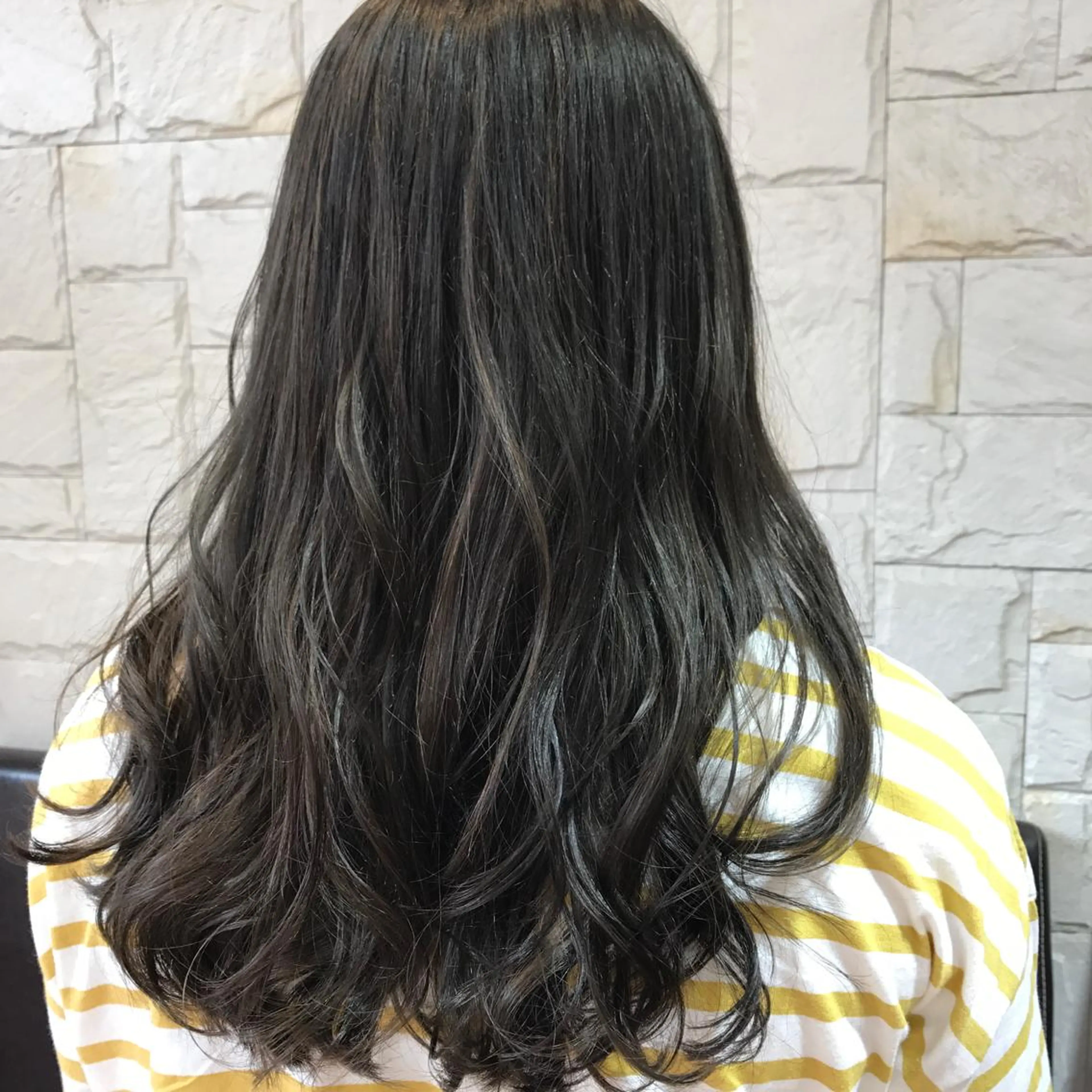 ロング カラー パーマ ヘアアレンジ アッシュ ブリーチ ダークアッシュ ブリーチなしカラー Lall  You 大阪所属・🥛洒落髪小顔cut なら龍崎🥛のヘアスタイル