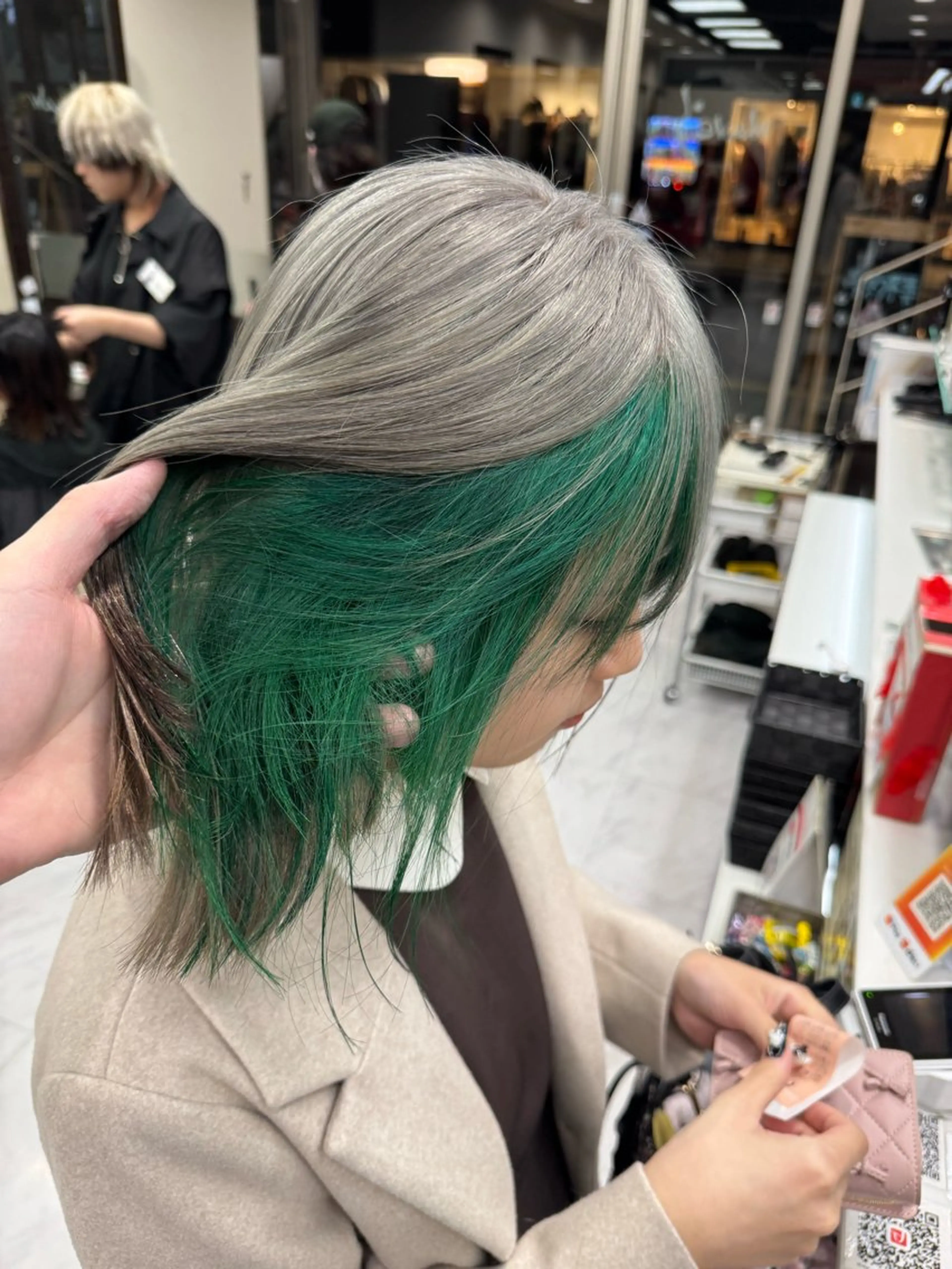 ミディアム カラー ヘアアレンジ 切りっぱなしボブ ミストバング ブリーチ デザインカラー ダブルカラー カット ヘアカラー トリートメント 目黒 碧人のヘアスタイル