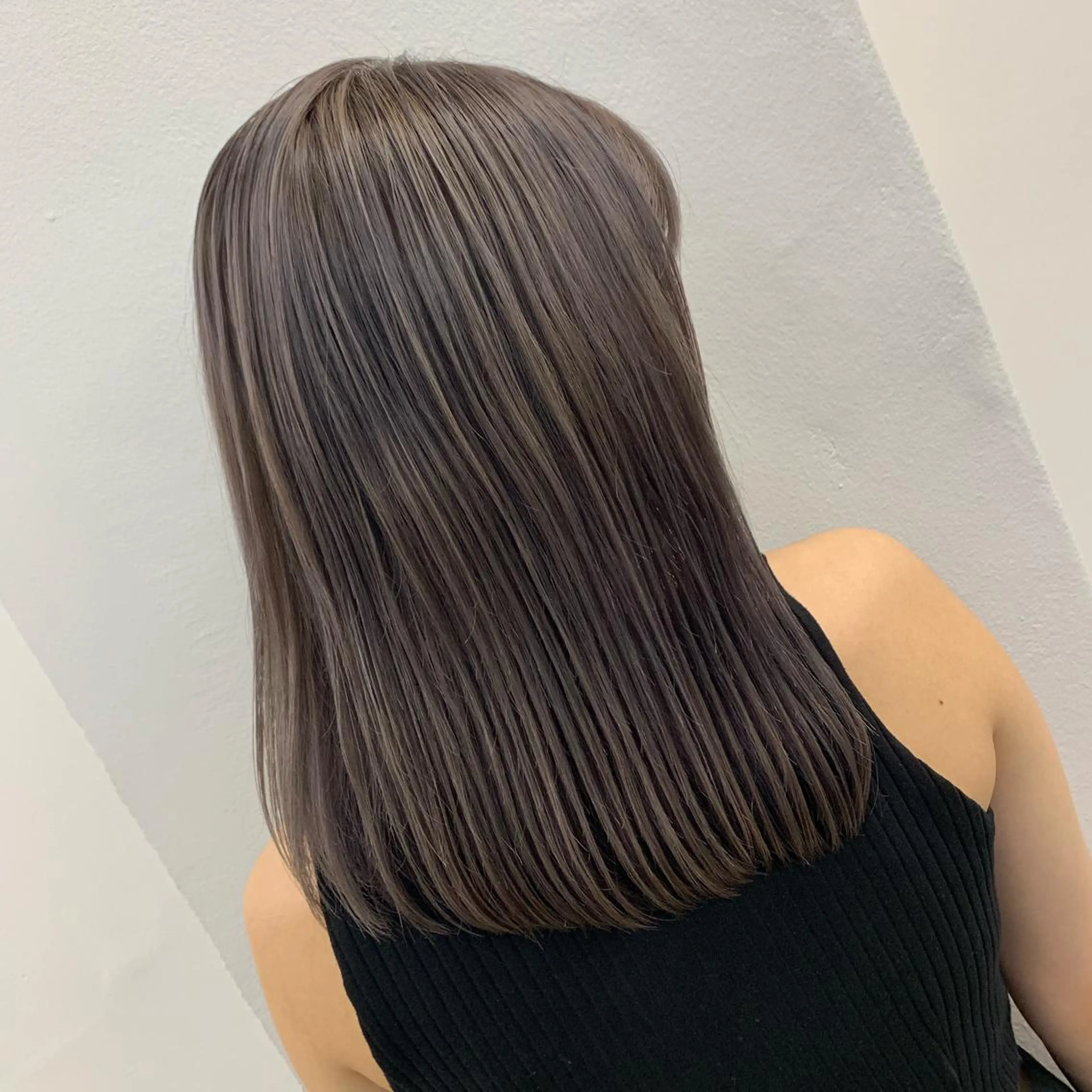 ミディアム カラー leben serikaのヘアスタイル