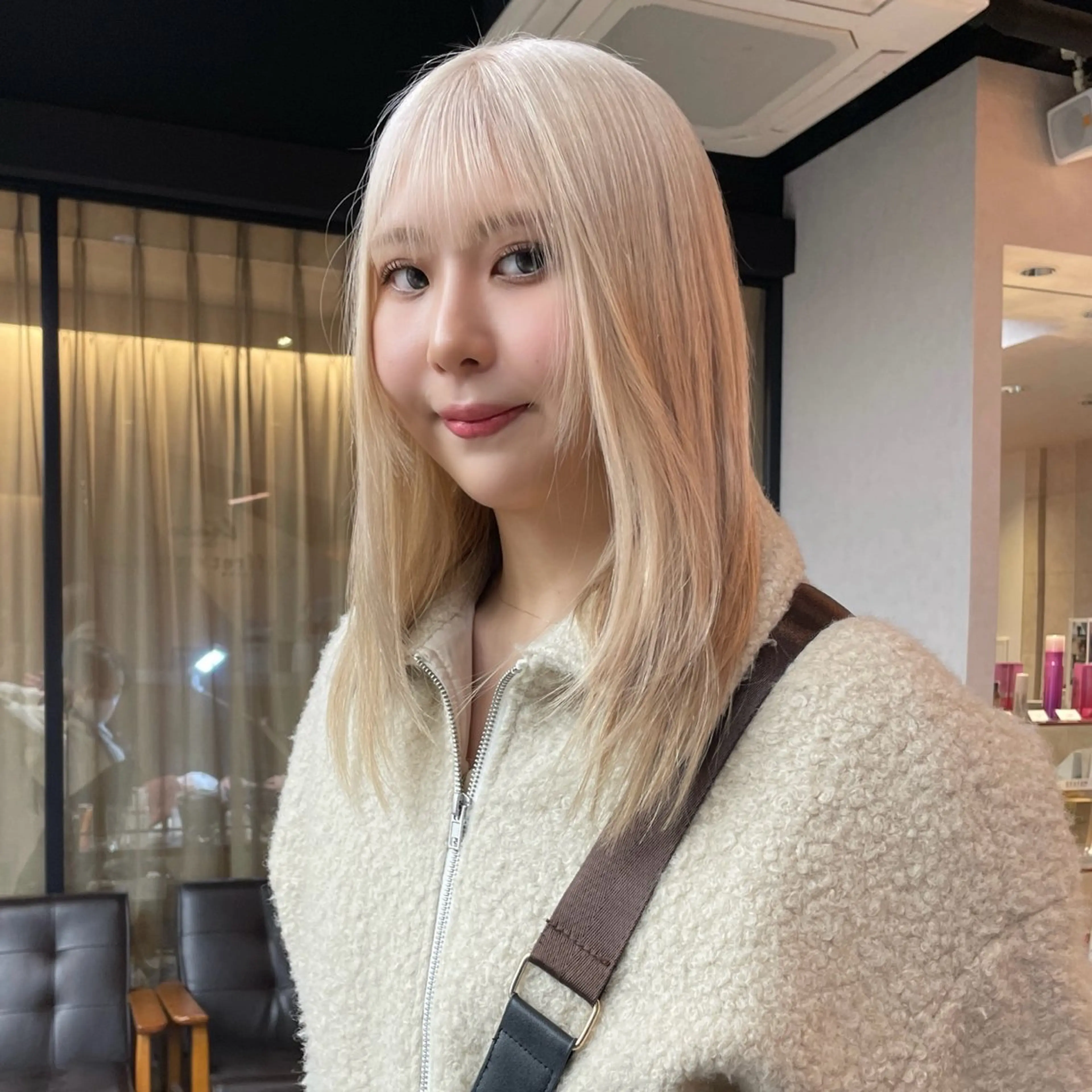 ミディアム カラー カット ヘアカラー トリートメント 透明感/ベージュ/ 艶髪/ボブ🫧門脇由のヘアスタイル