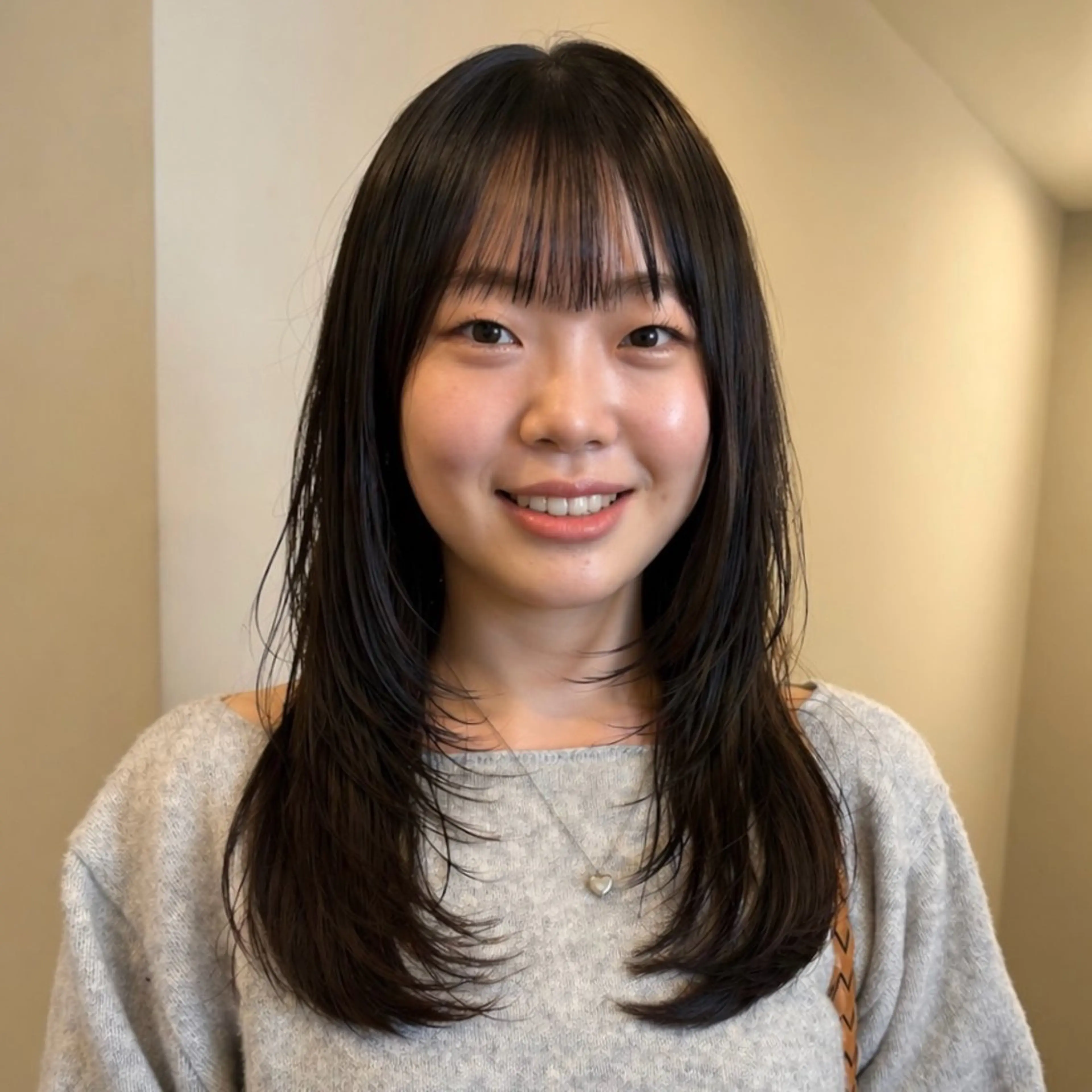 セミロング SAKI 新宿のヘアスタイル