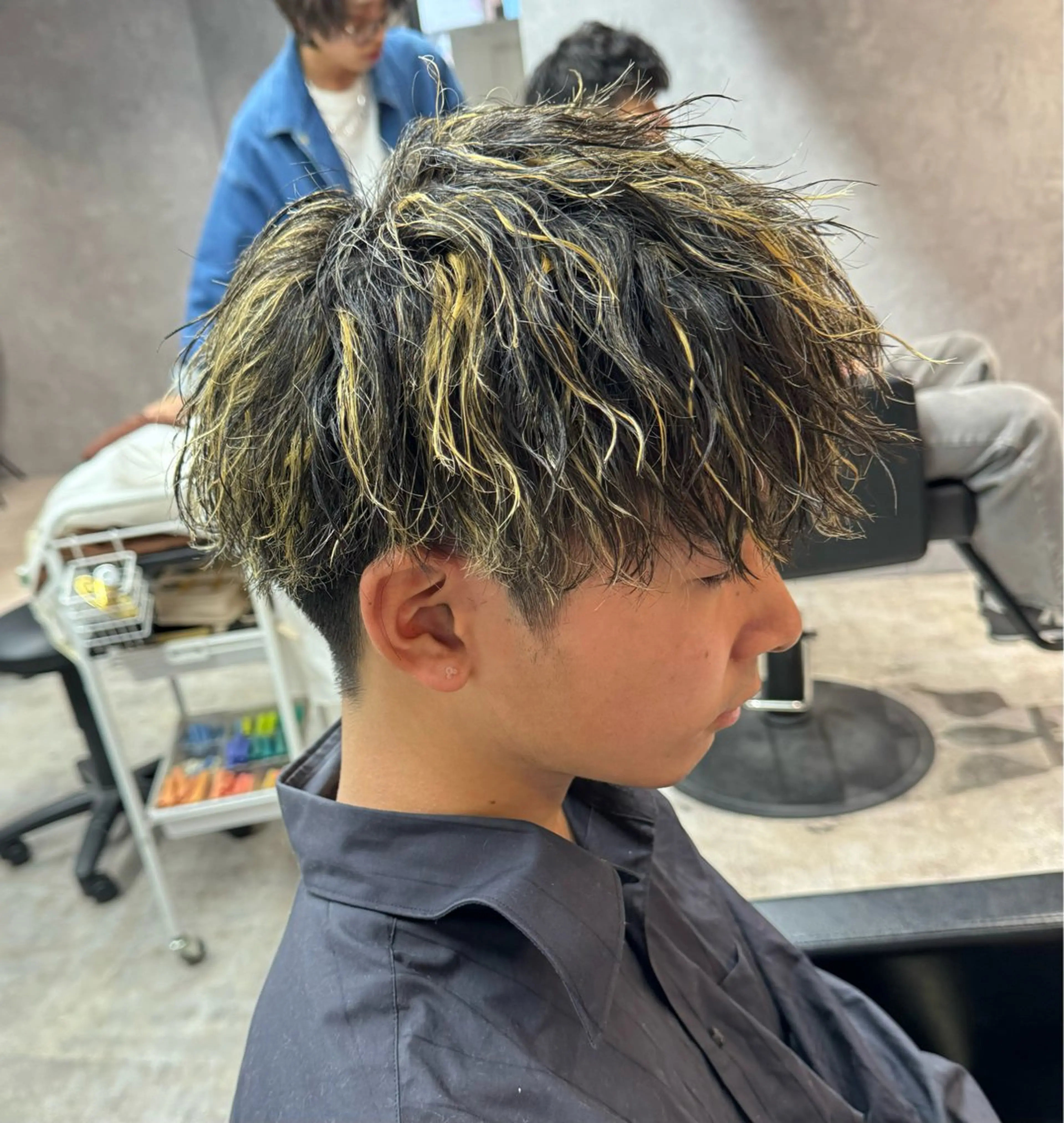 ショート パーマ メンズ メンズブリーチ メンズメッシュ メンズパーマ ツイストスパイラルパーマ 波巻きパーマ ツイストスパイラル/ メンズ特化/中川誠也のヘアスタイル