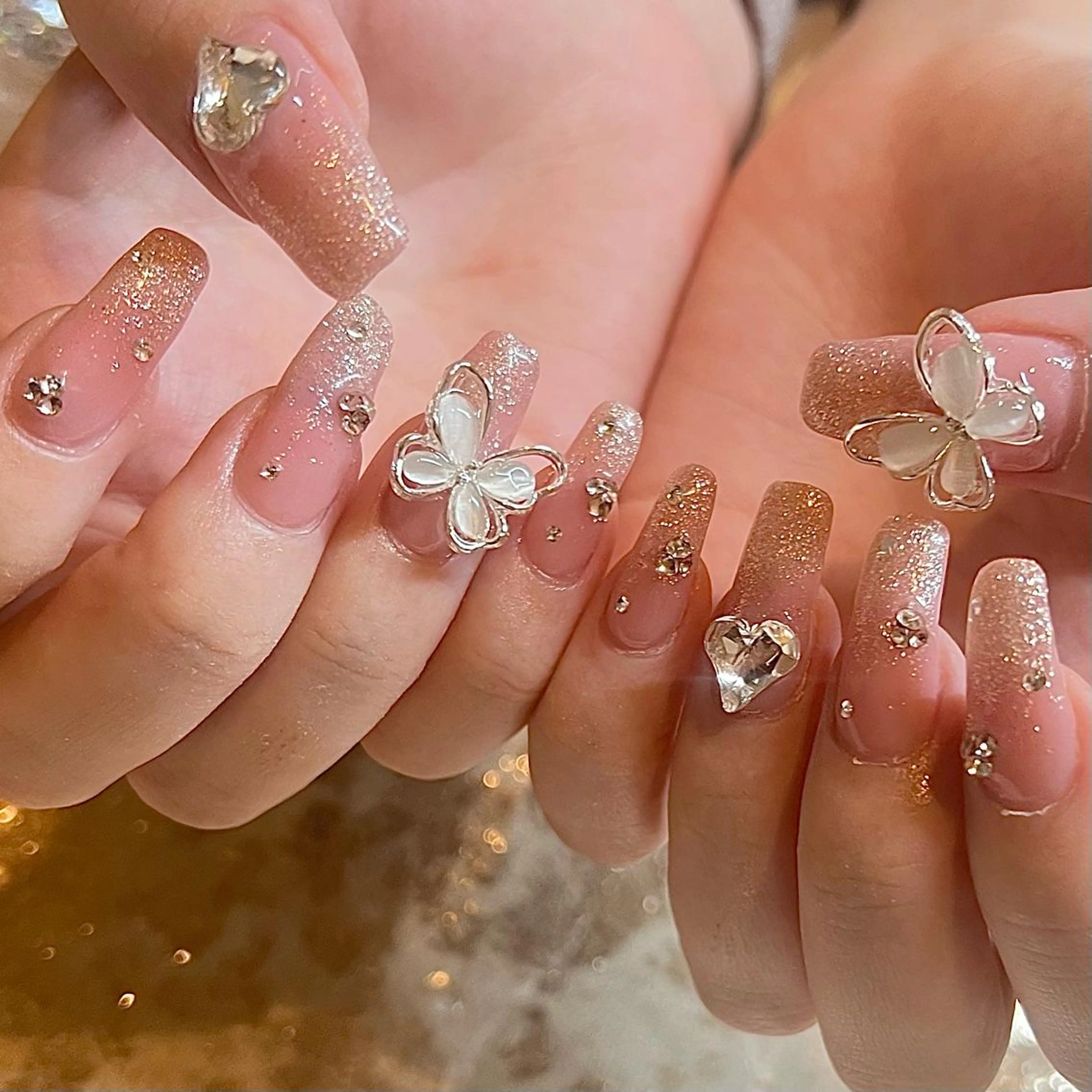 ミディアム ネイル ワンホンネイル ハンドネイル H🌺 NAILのネイルデザイン