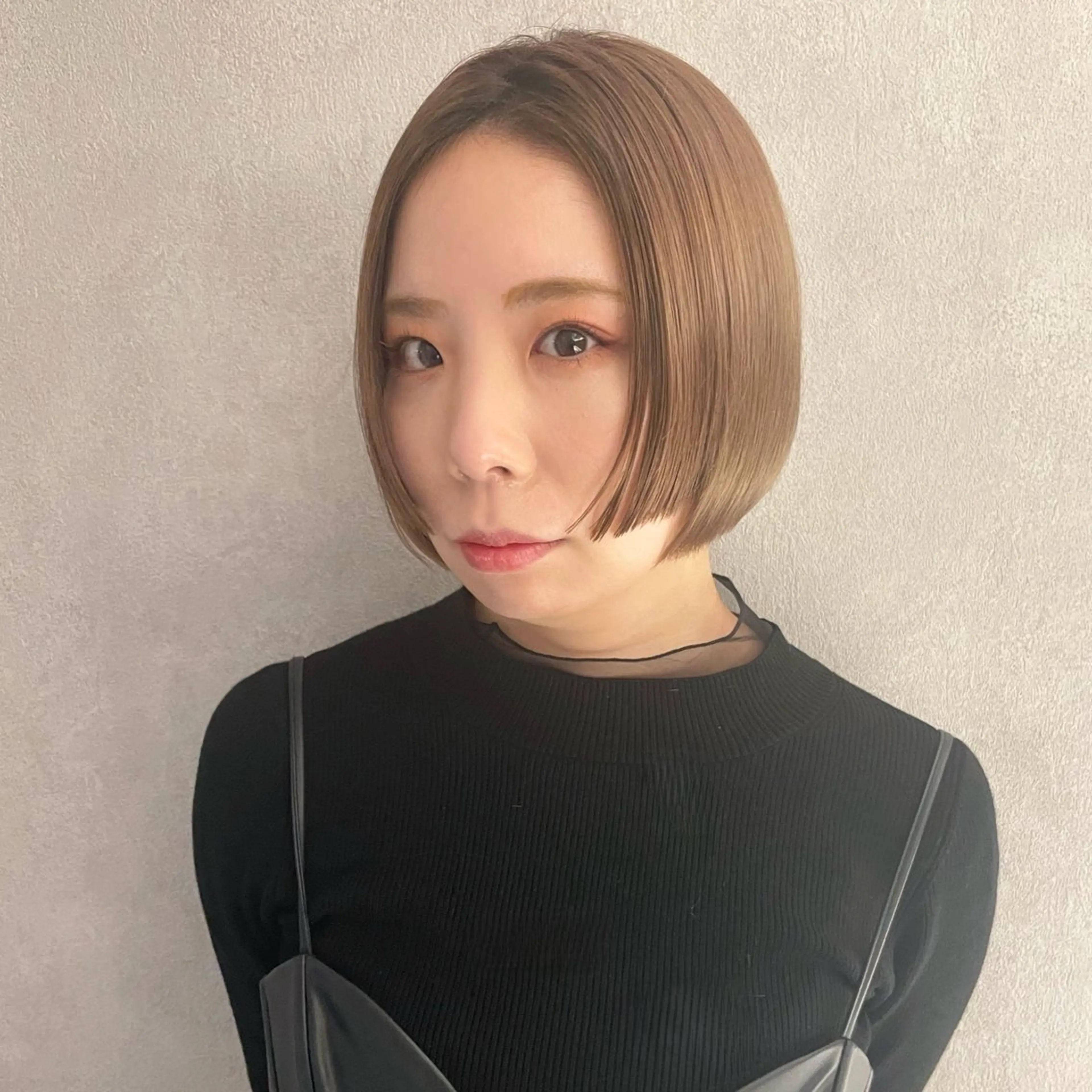 ショート カラー 切りっぱなしボブ ブリーチ ハイトーンカラー ボブ 姫カット GO TODAY シェアサロン 原宿Verno店所属・髪質改善/ブリーチ/ ボブ特化/よしきのヘアスタイル