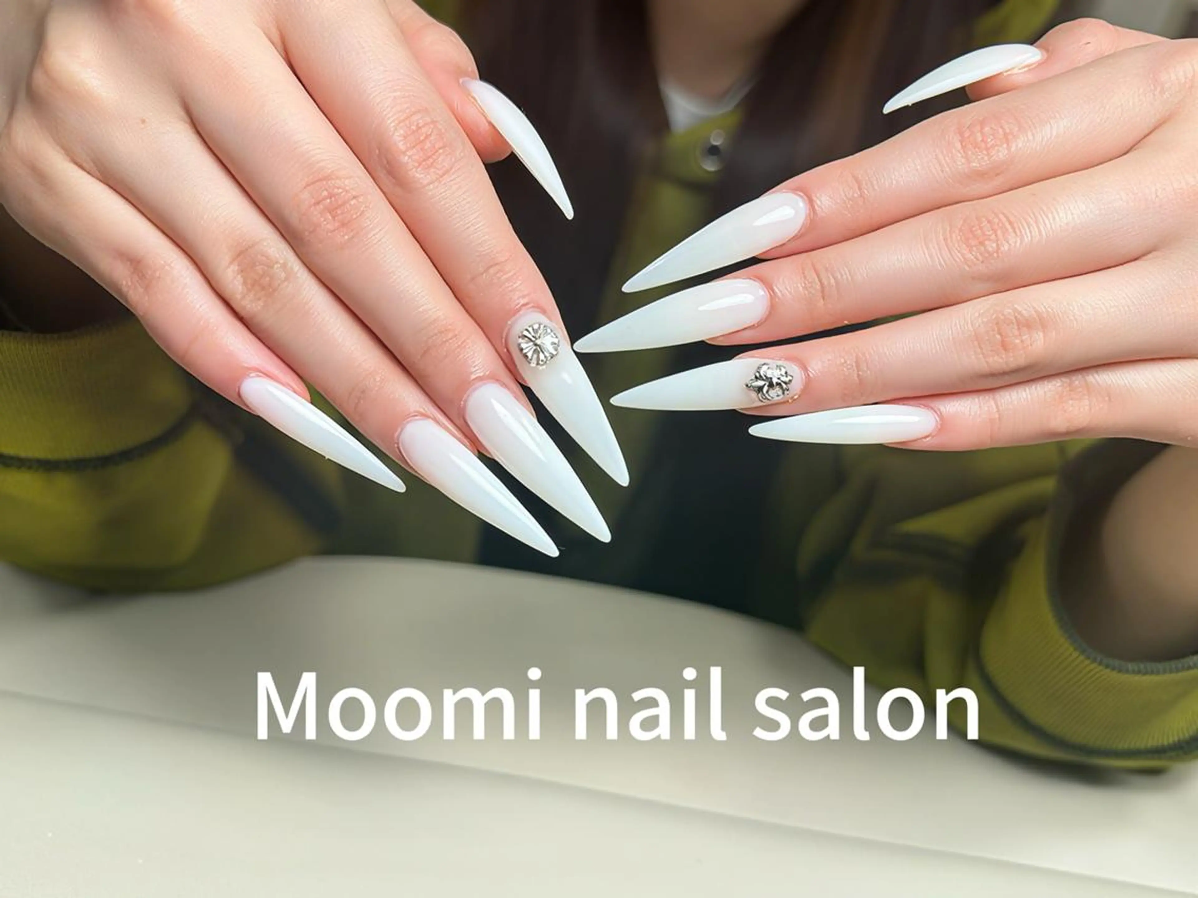 セミロング ハンドネイル Moomi nail salonのネイルデザイン
