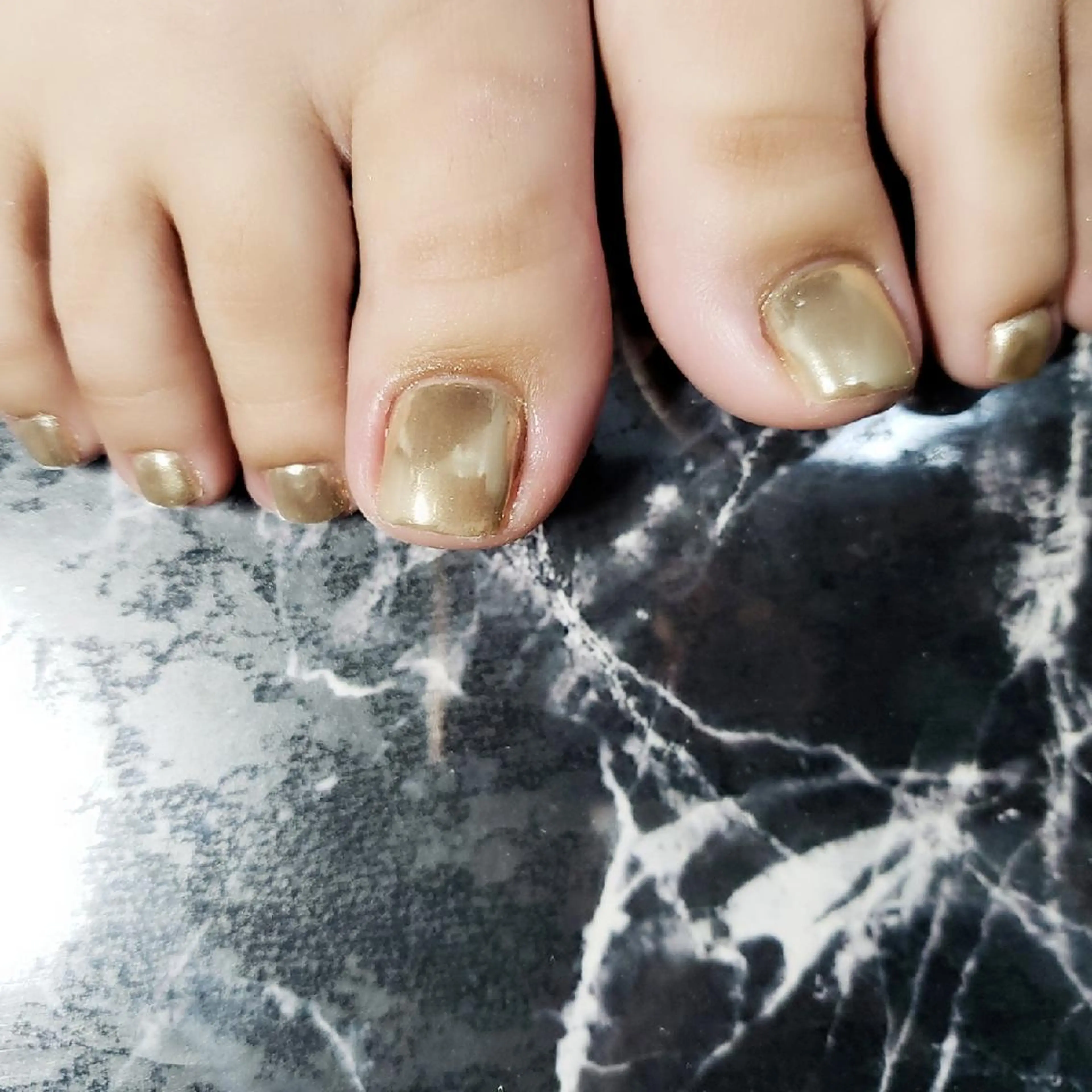 ネイル ゴールド ハンドネイル フットネイル クロキ 。のネイルデザイン