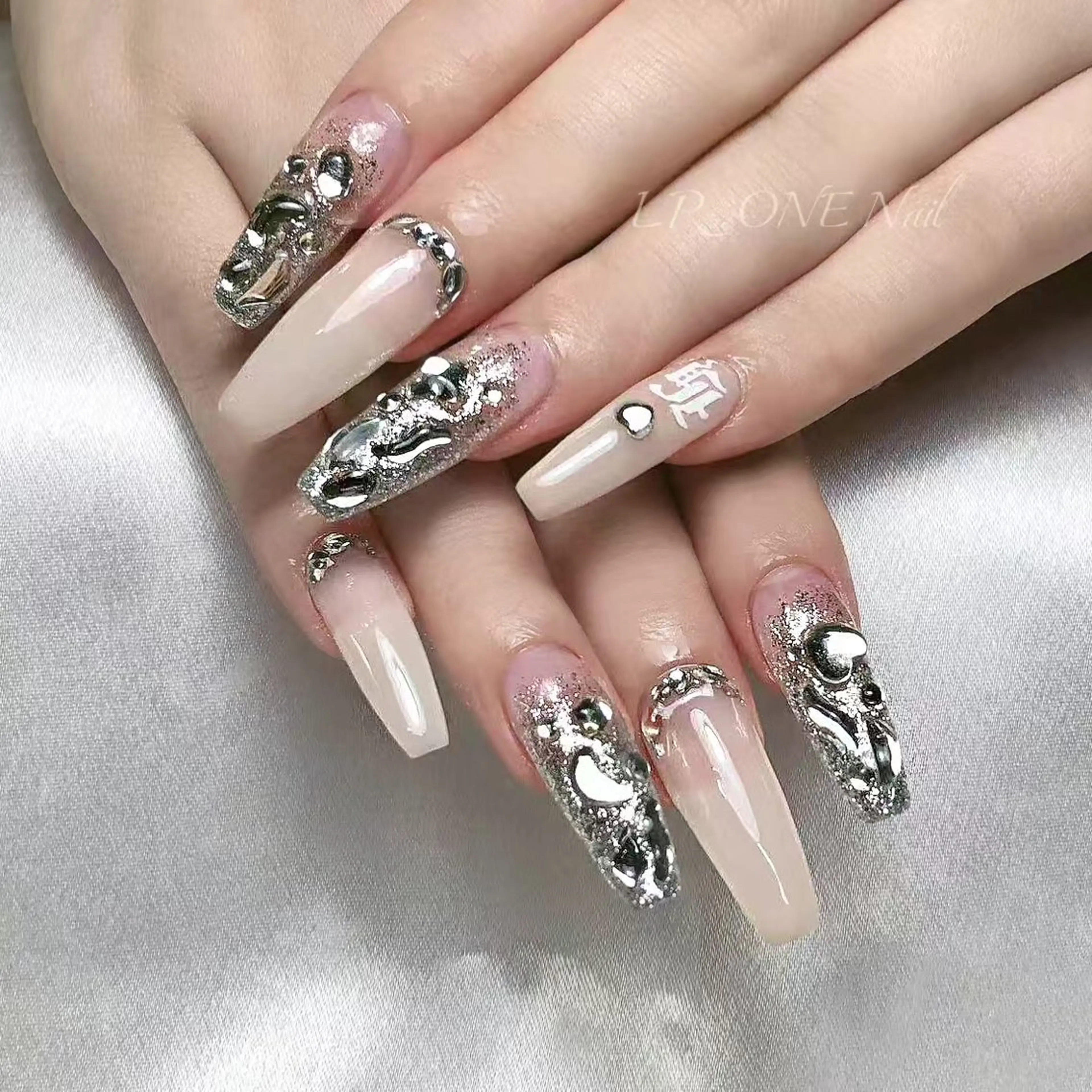 ネイル ハンドネイル LR.ONE ヨウのネイルデザイン