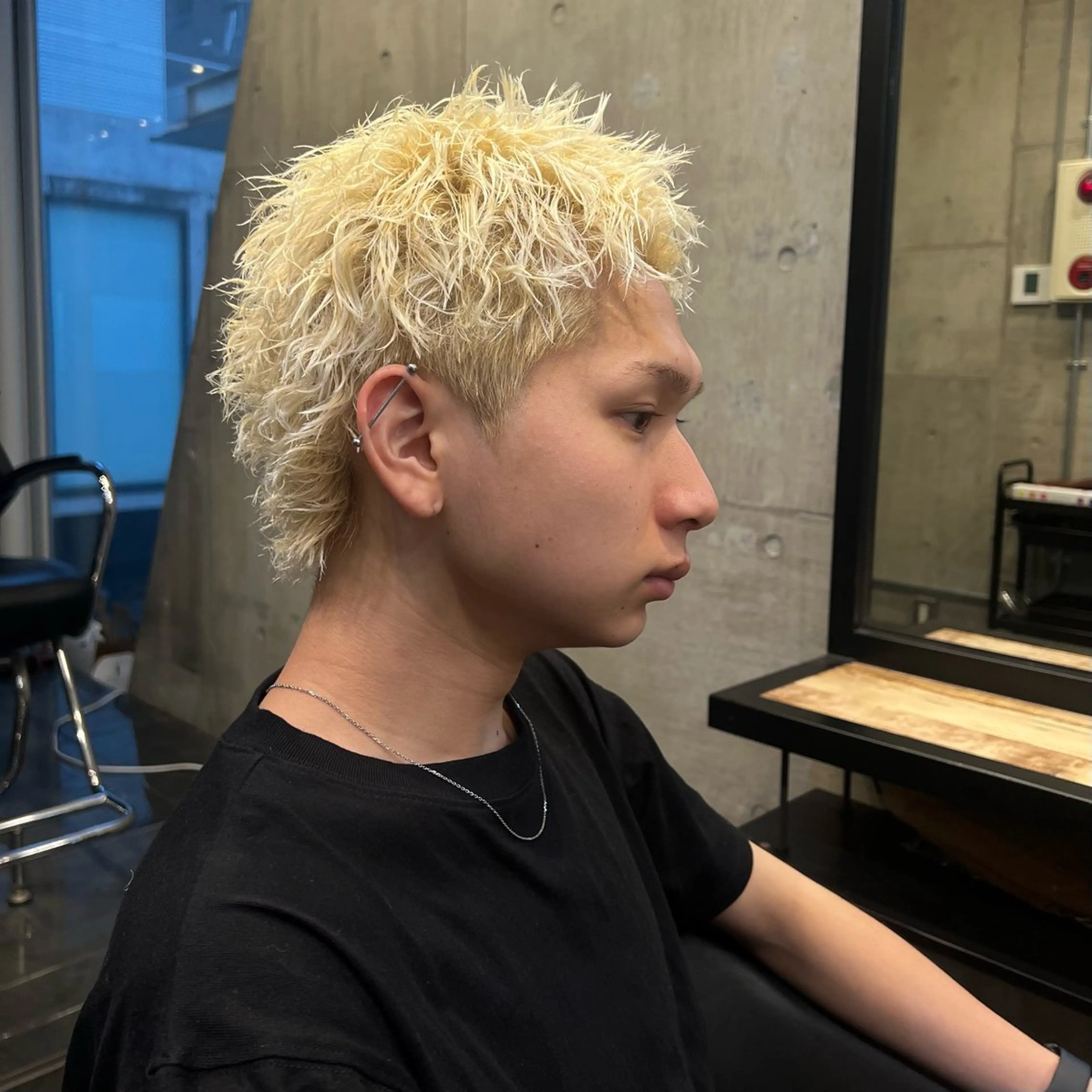 ショート カラー パーマ メンズ メンズパーマ スパイキーショート メンズツイストパーマ ダブルカラー ショートヘア カット ヘアカラー パーマ トリートメント メンズ特化/パーマ/ メッシュ/竜成のヘアスタイル