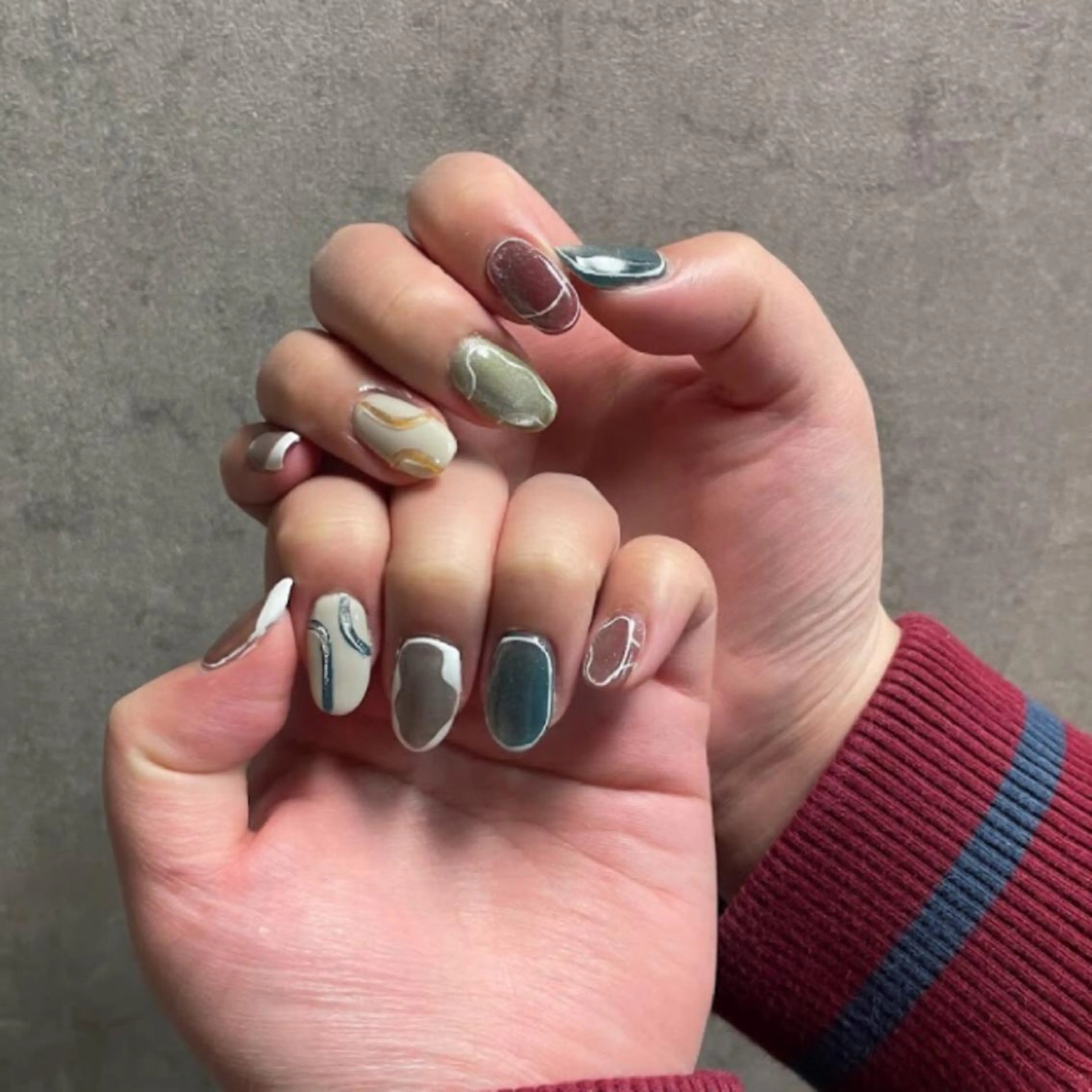 ネイル アートネイル ジェルネイル マグネットネイル ニュアンスネイル ぷっくりネイル nailstudio eviz新宿店のネイルデザイン