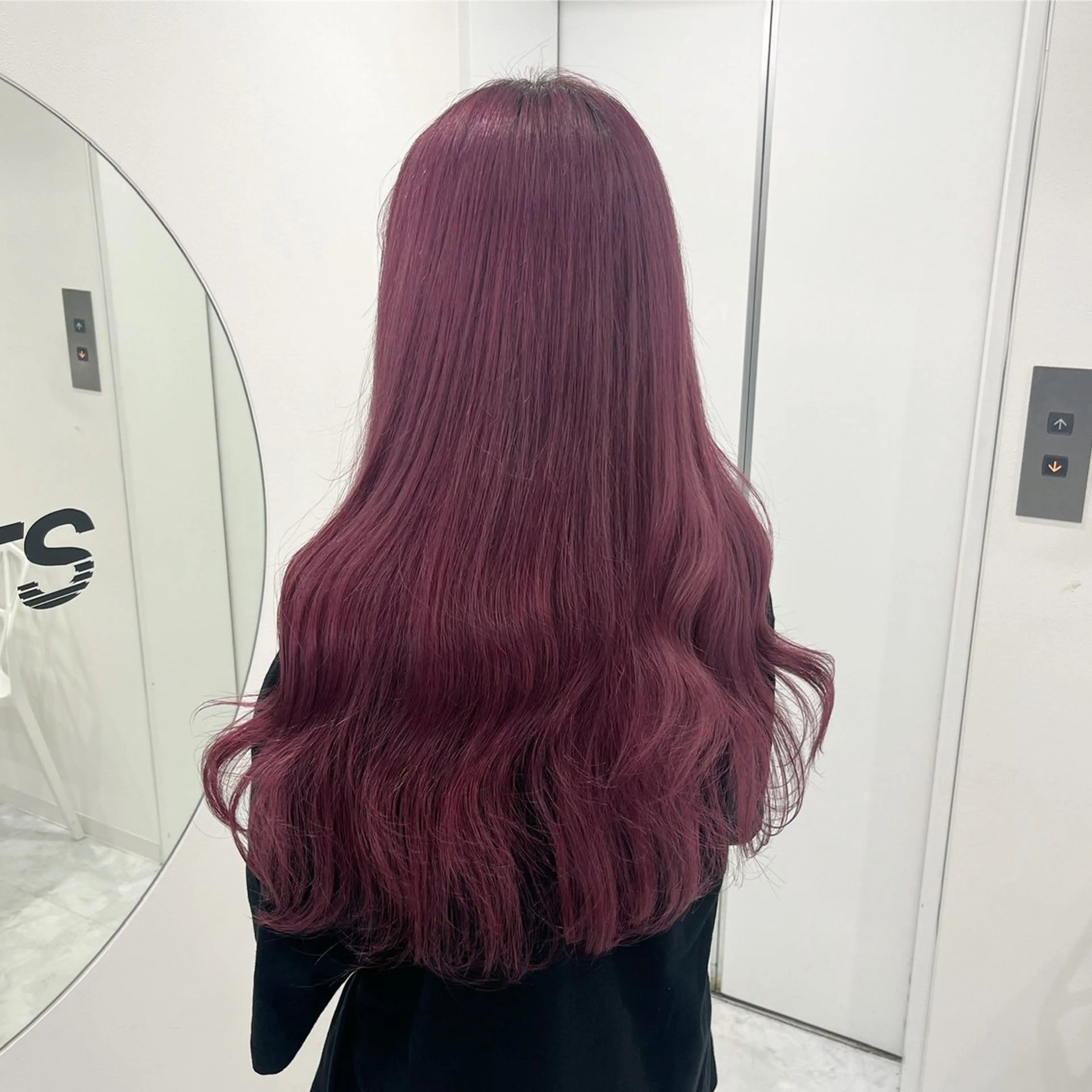 ロング カラー 🩵色落ち可愛い 寒色カラー🩵のヘアスタイル