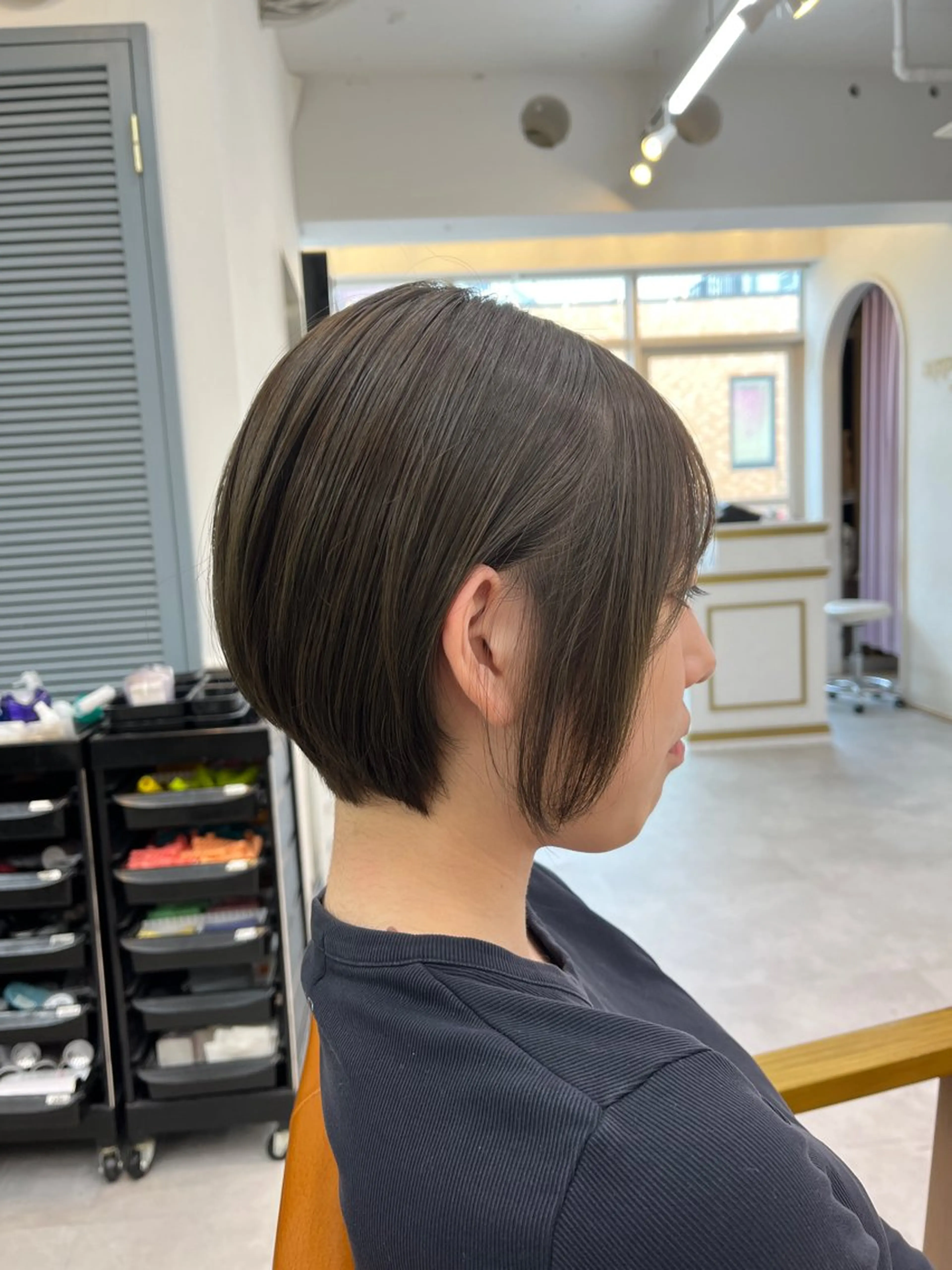 ショート カラー グレージュ オリーブグレージュ オリーブグレー ヘアカラー トリートメント 長島美織 /透明感カラーのヘアスタイル