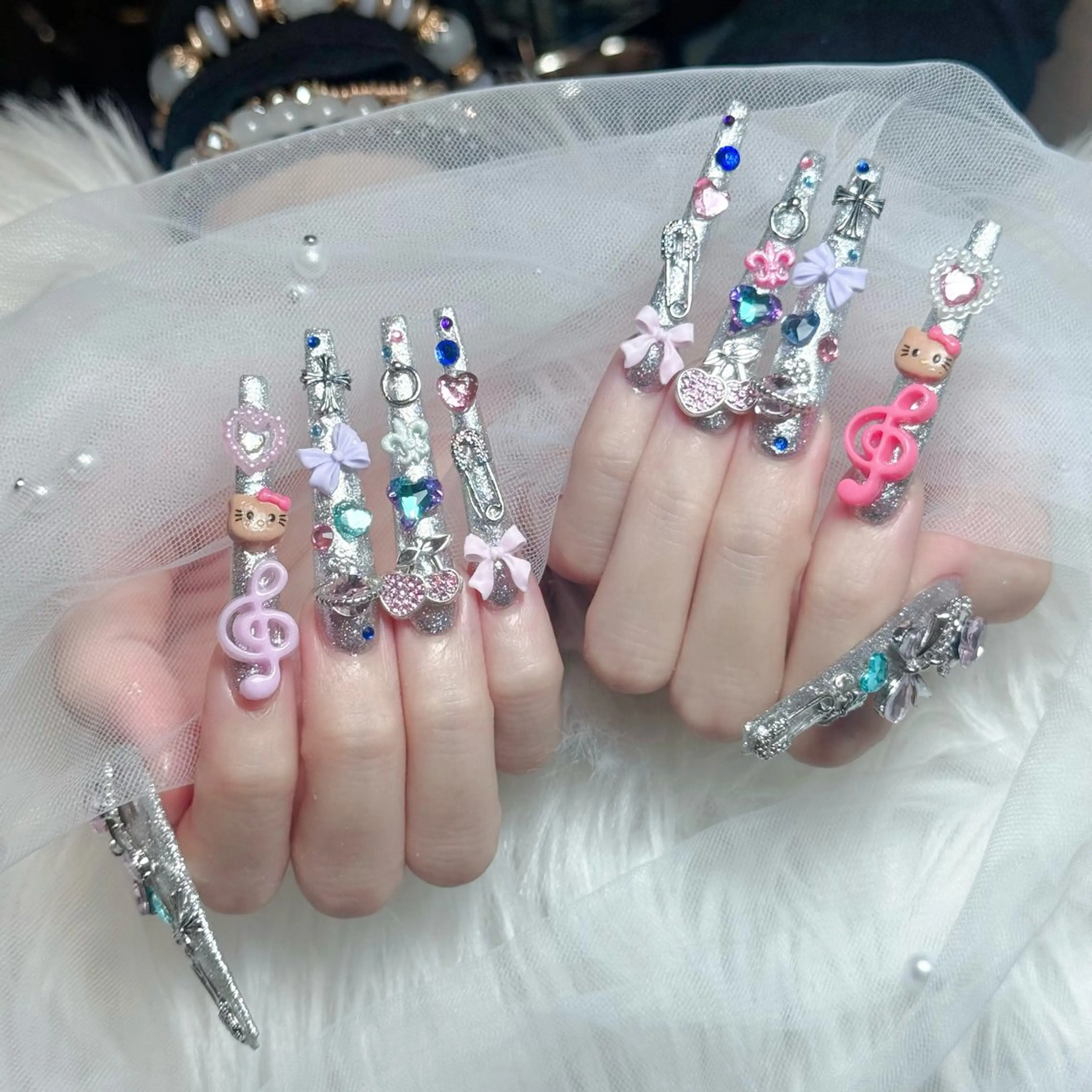 ネイル フレンチネイル ジェルネイル キラキラネイル 韓国ネイル マグネットネイル Julli NailStudioのネイルデザイン