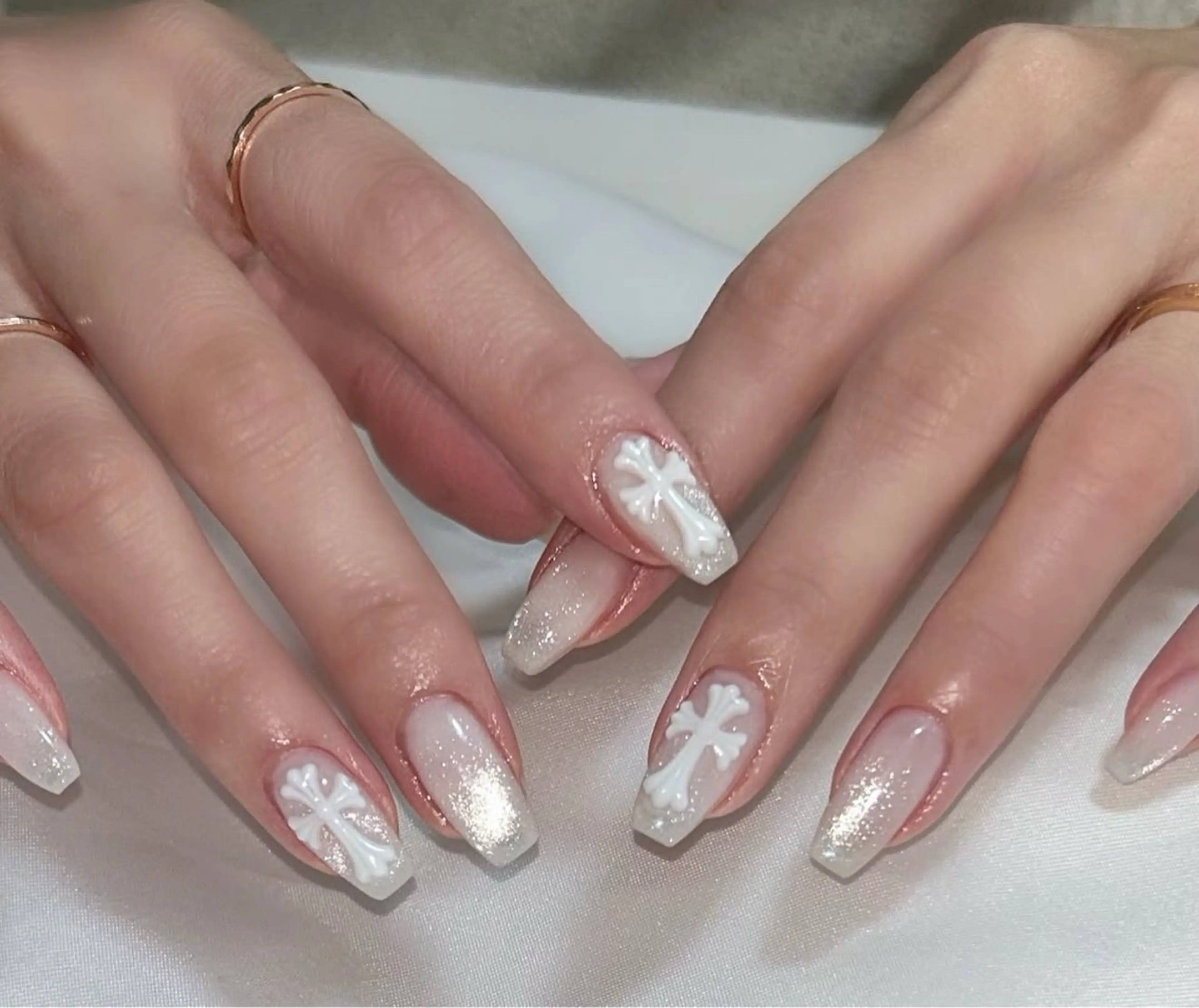 ネイル キラキラネイル マグネットネイル ぷっくりネイル 春ネイル ワンホンネイル ハンドネイル Lyna 池袋のネイルデザイン