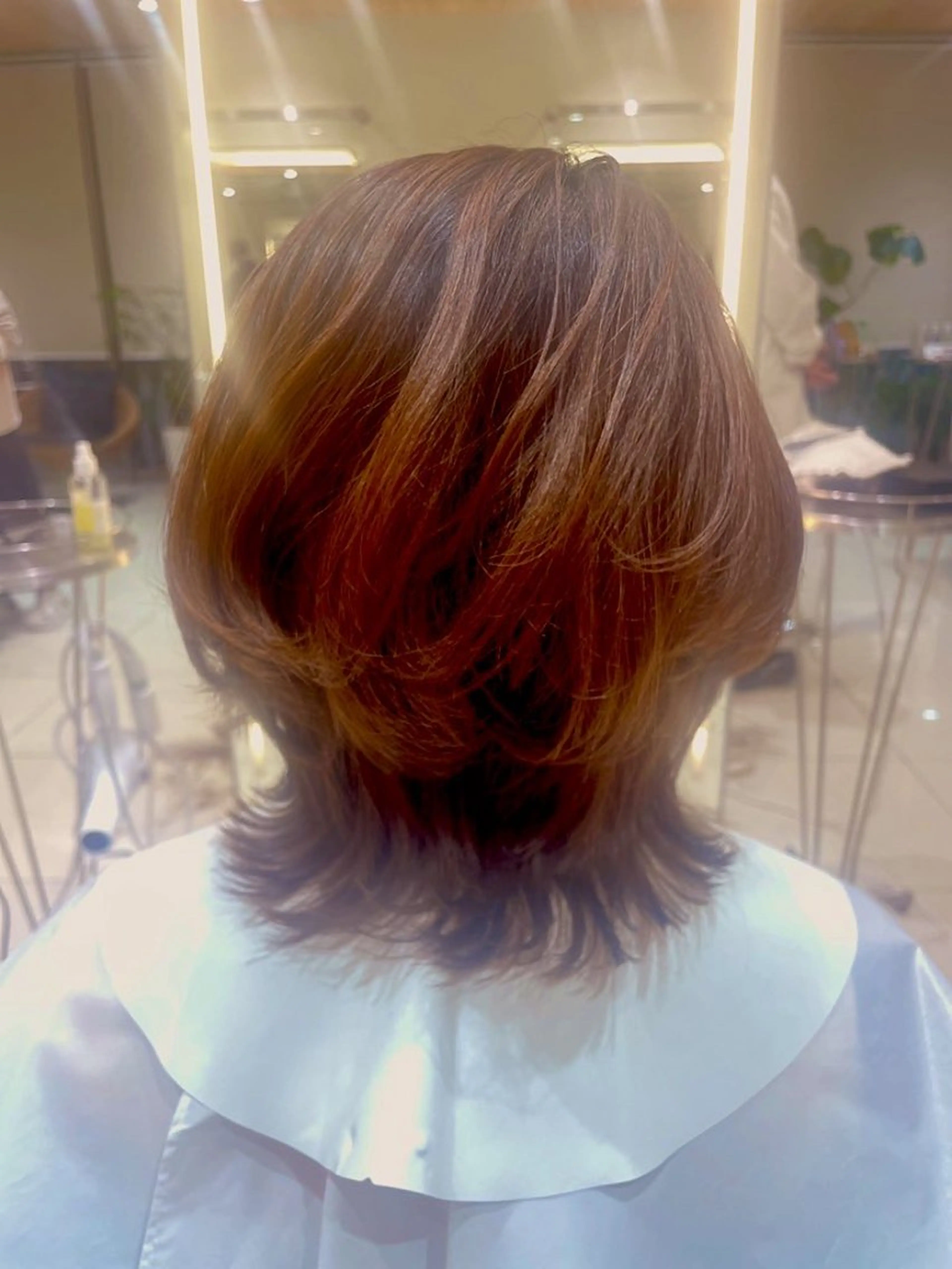 ミディアム くびれヘア 外ハネヘア ウルフカット 前さこ 結衣のヘアスタイル