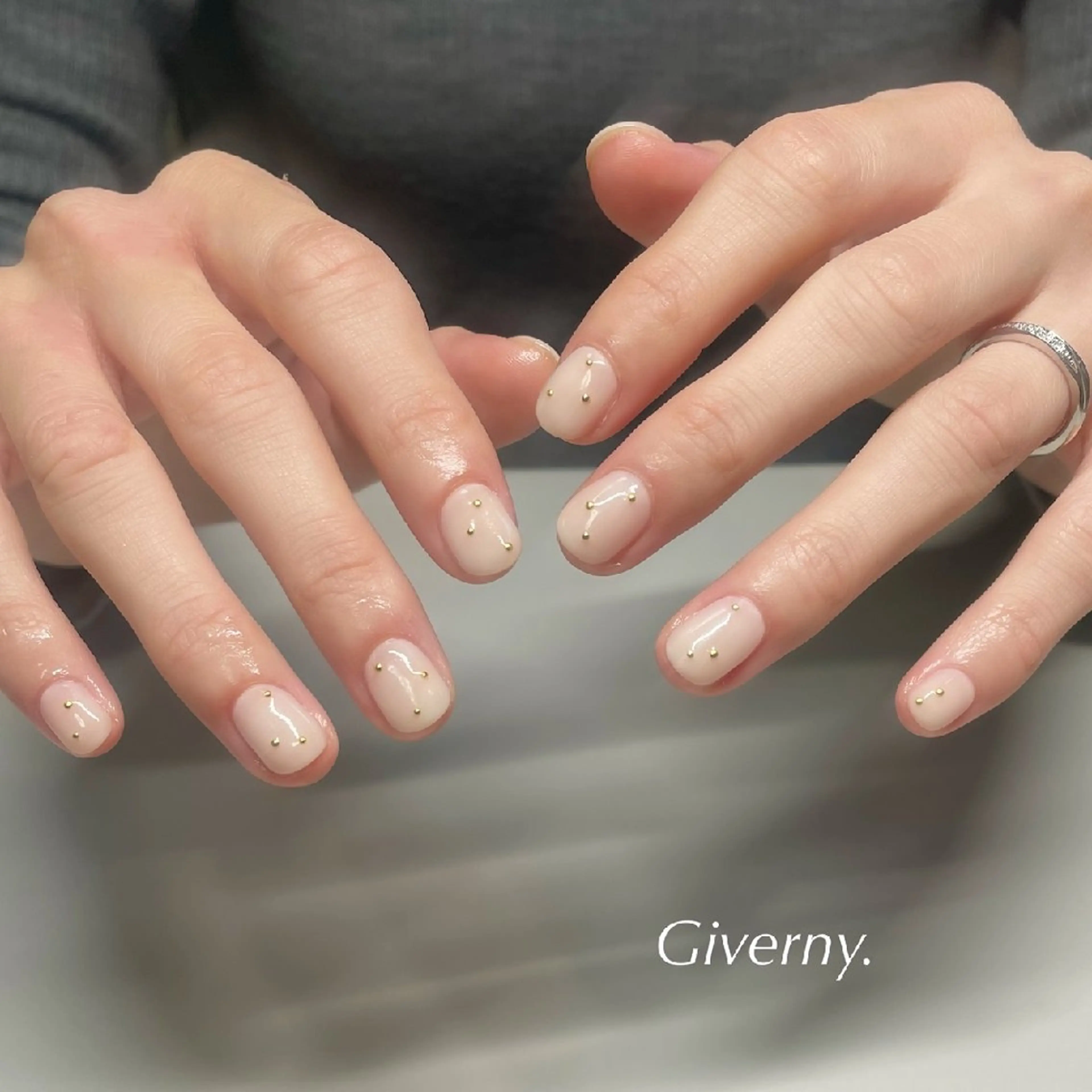 ネイル ニュアンスネイル ショートネイル 冬ネイル ハンドネイル Giverny .のネイルデザイン