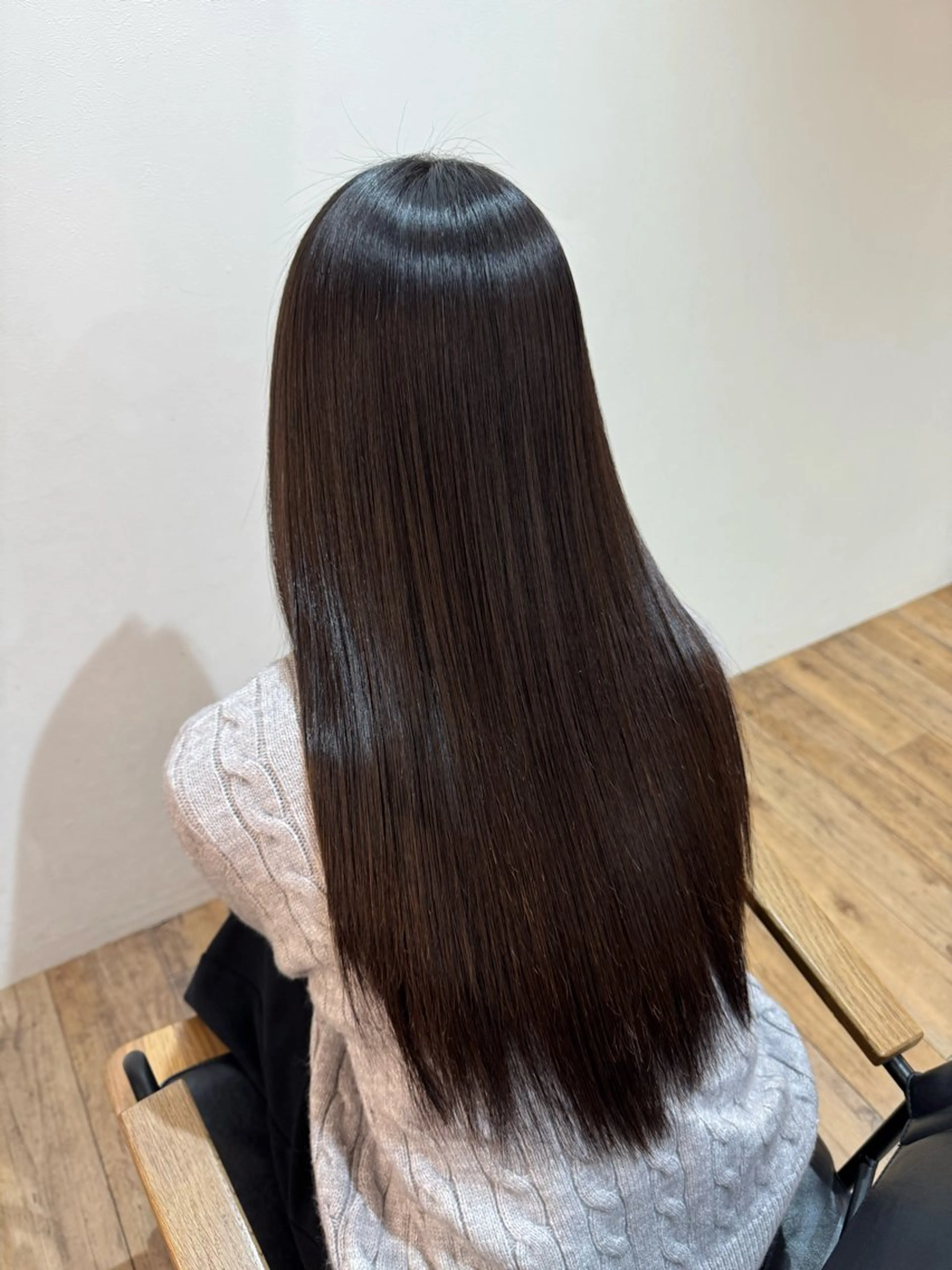 セミロング カット 縮毛矯正 トリートメント afloatkobe所属・美髪/髪質改善 川口凌弥のヘアスタイル