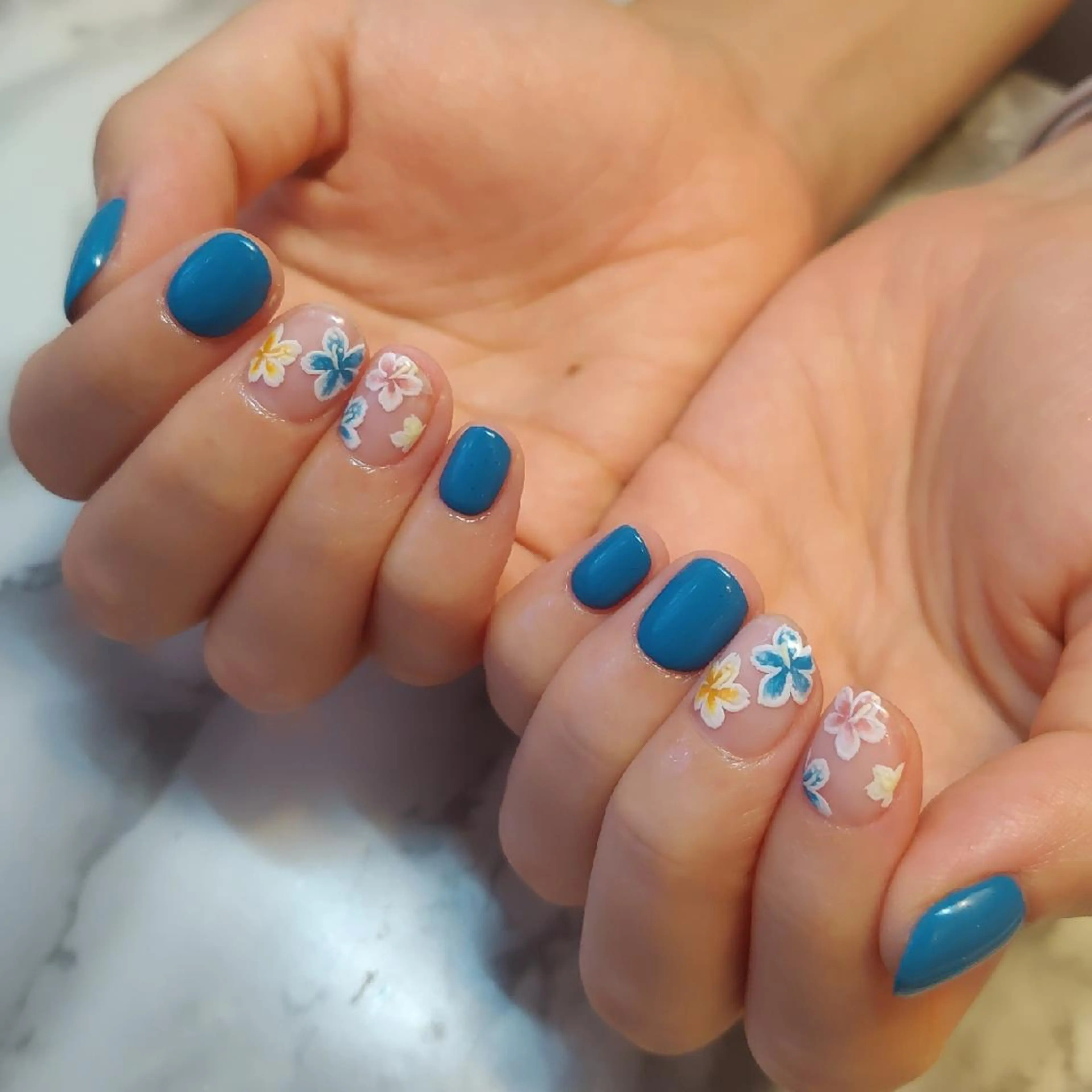 ネイル ジェヌインネイル 河内のネイルデザイン